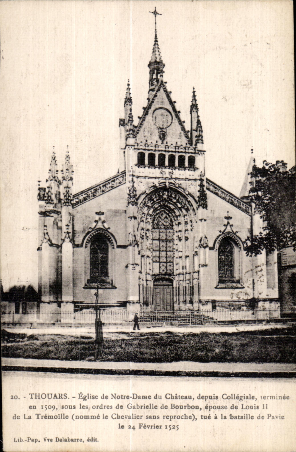 CPA Thouars Eglise De Notre Dame du Chateau depuis Collegiale 