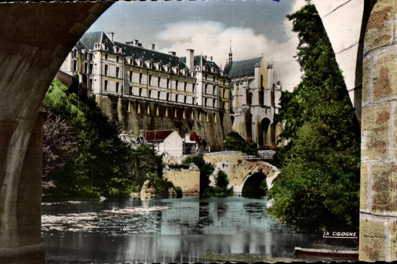 CPSM Thouars the castle on the edges of Thouet