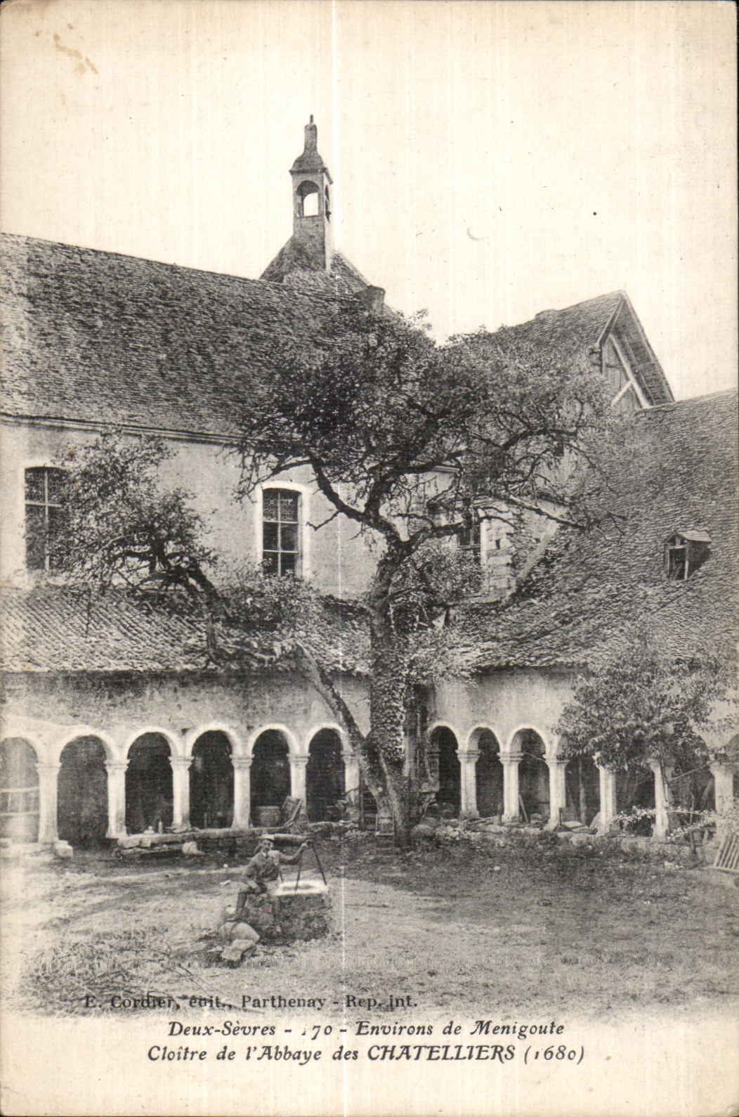 Alrededores de Menigoule - claustro de la abadia de Chatelliers - CPA