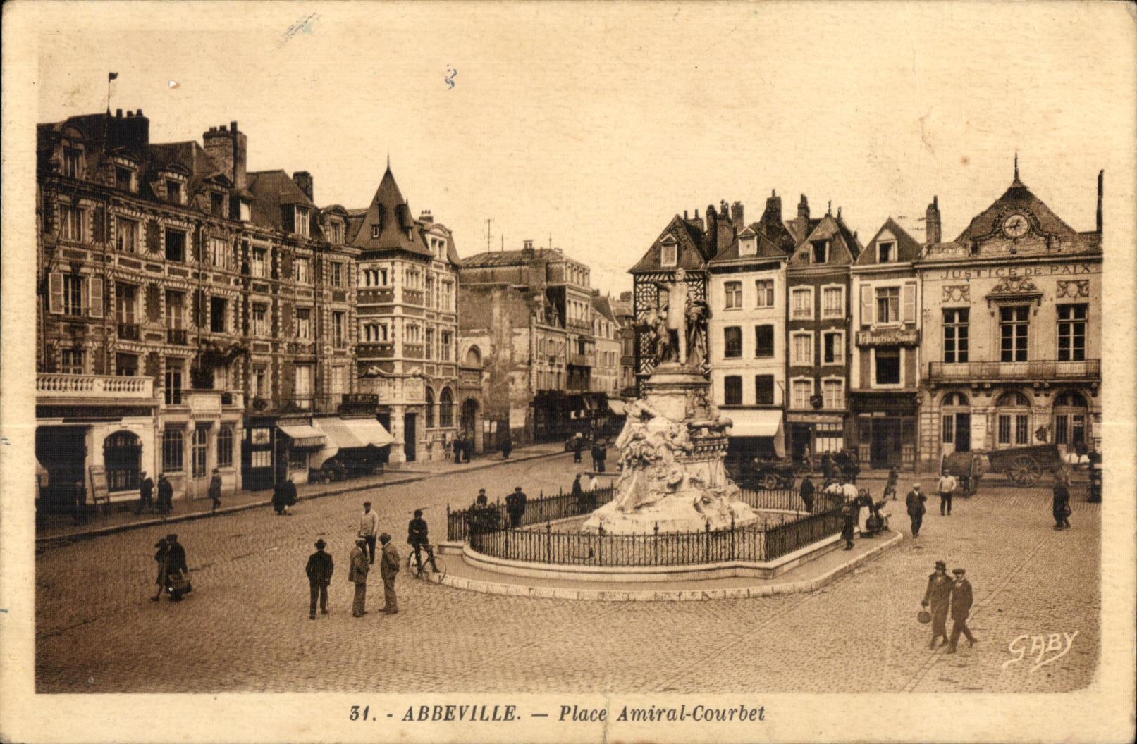 Abbeville - Place Admiral Courbet - CPA