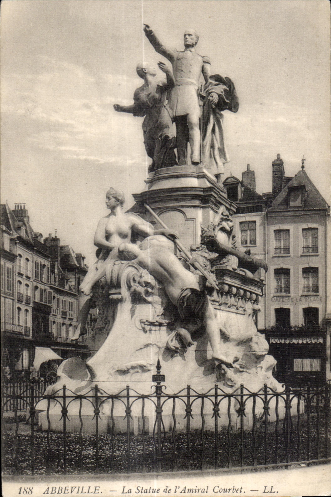 Abbeville - Statue of Admiral Courbet - CPA
