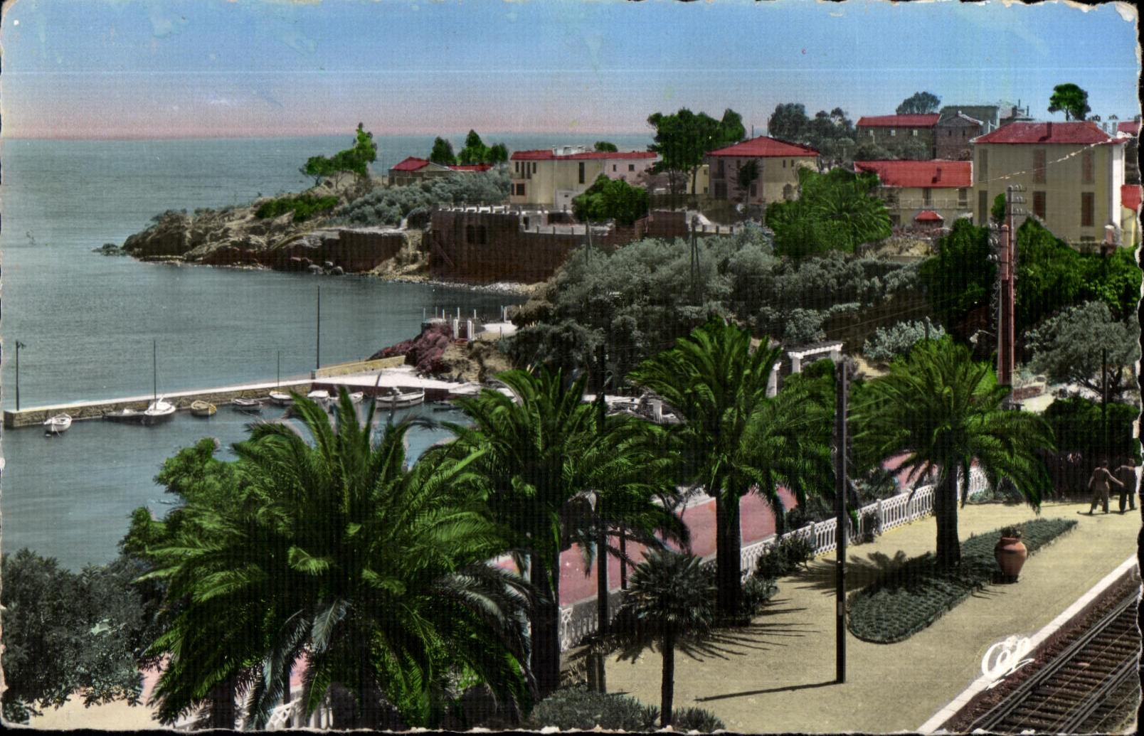 Agay - el puerto y los chalets - CPSM