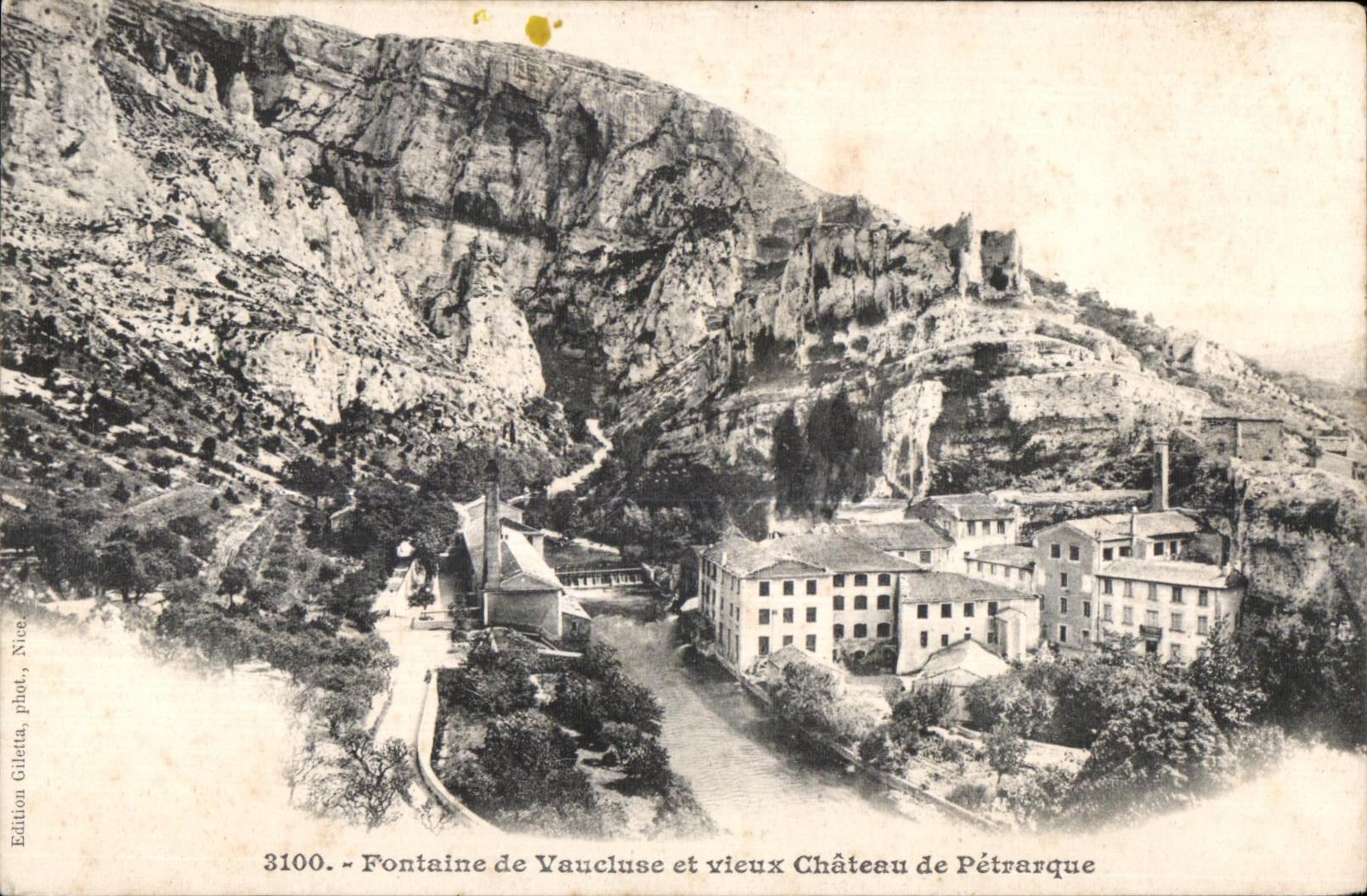 Fuente de Vaucluse - castillo del viejo hombre de Petrarque - CPA