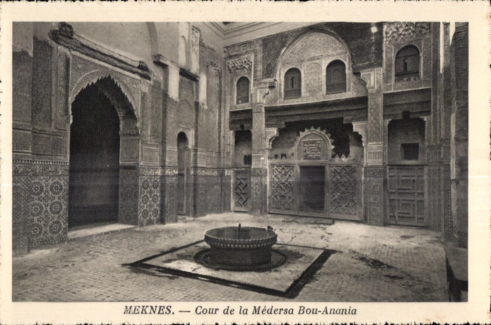 CPA Maroc Meknes Cour de la Medersa Bou-Anania