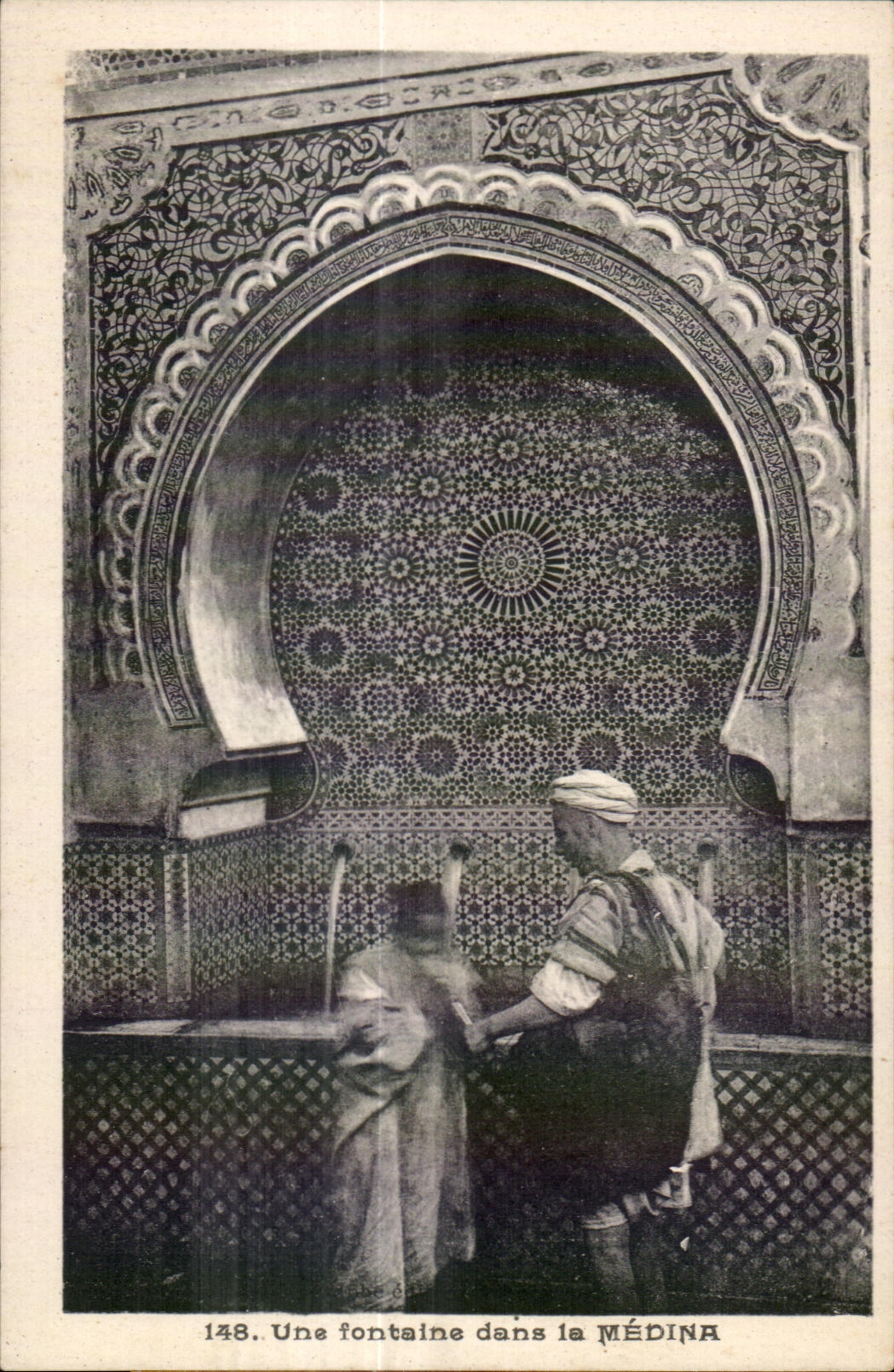 CPA Morocco a Fountain in Medina