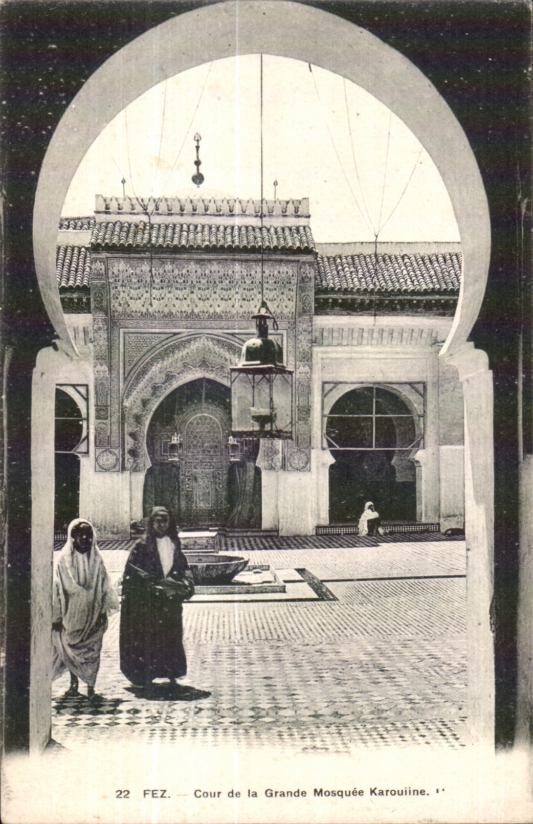 CPA Maroc Fez cour de la Grande Mosquee Karouijne