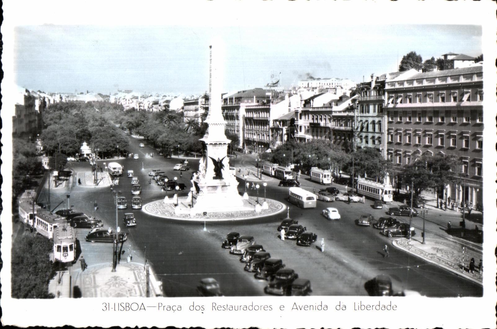 CPA Lisboa Praca dos rstauradores e Avenida da liberdade