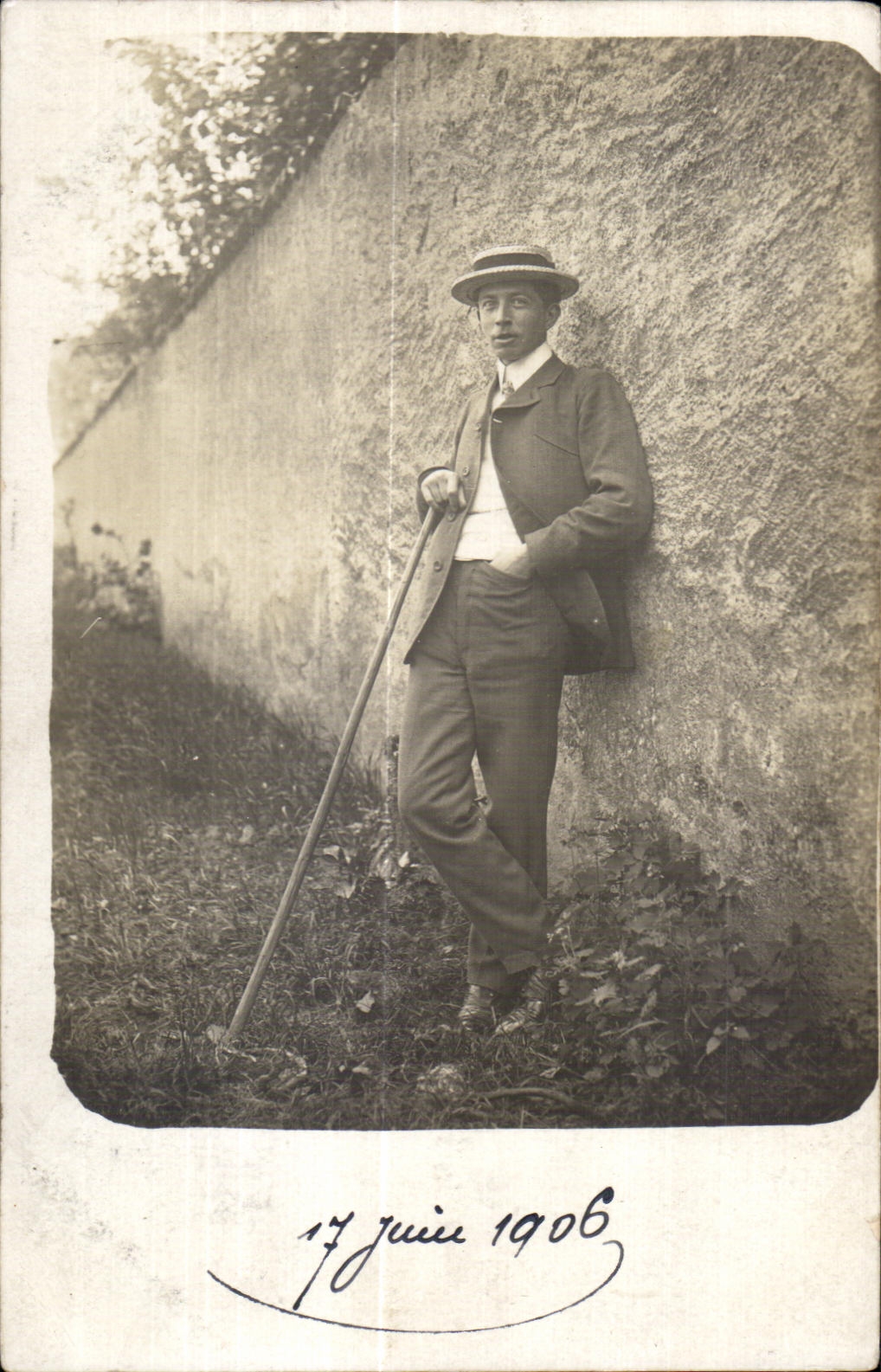 Fantasy - Man - Young Man relaxing against wall - CPA