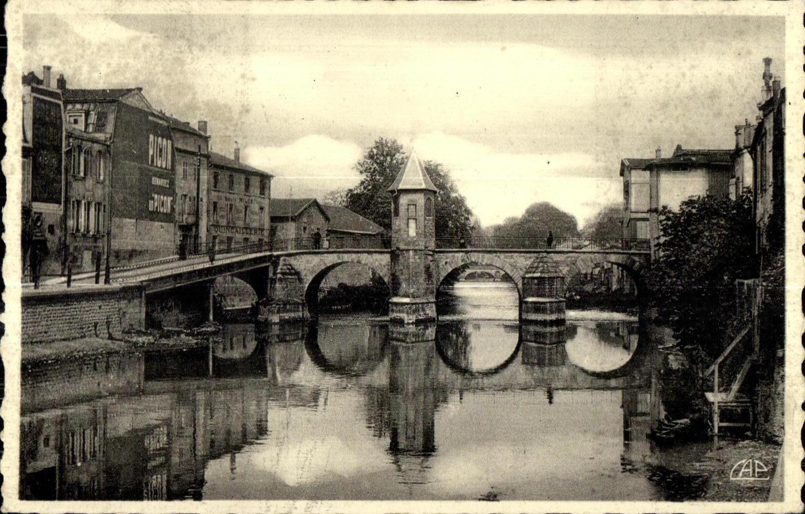 CPA Bar the Duke Seen on the Notre Dame Bridge