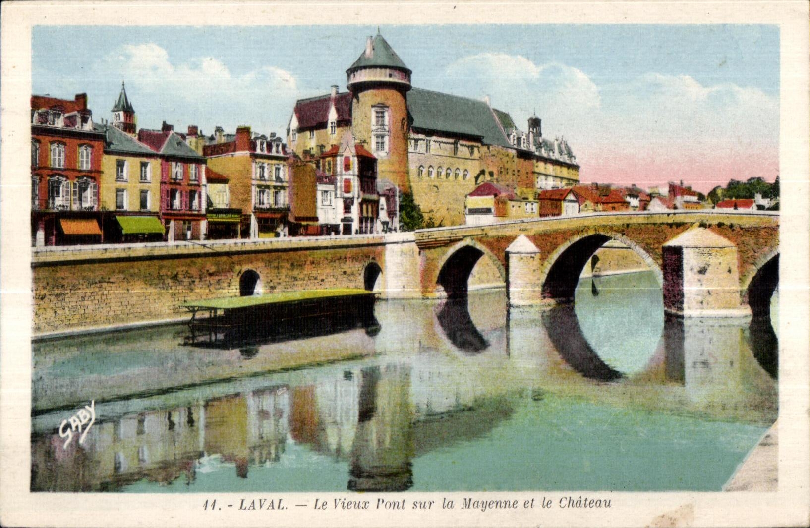 CPA Laval el puente viejo en Mayenne y el castillo