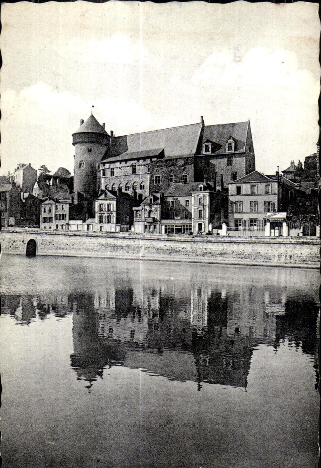 CPA Laval los refiets del castillo en Mayenne
