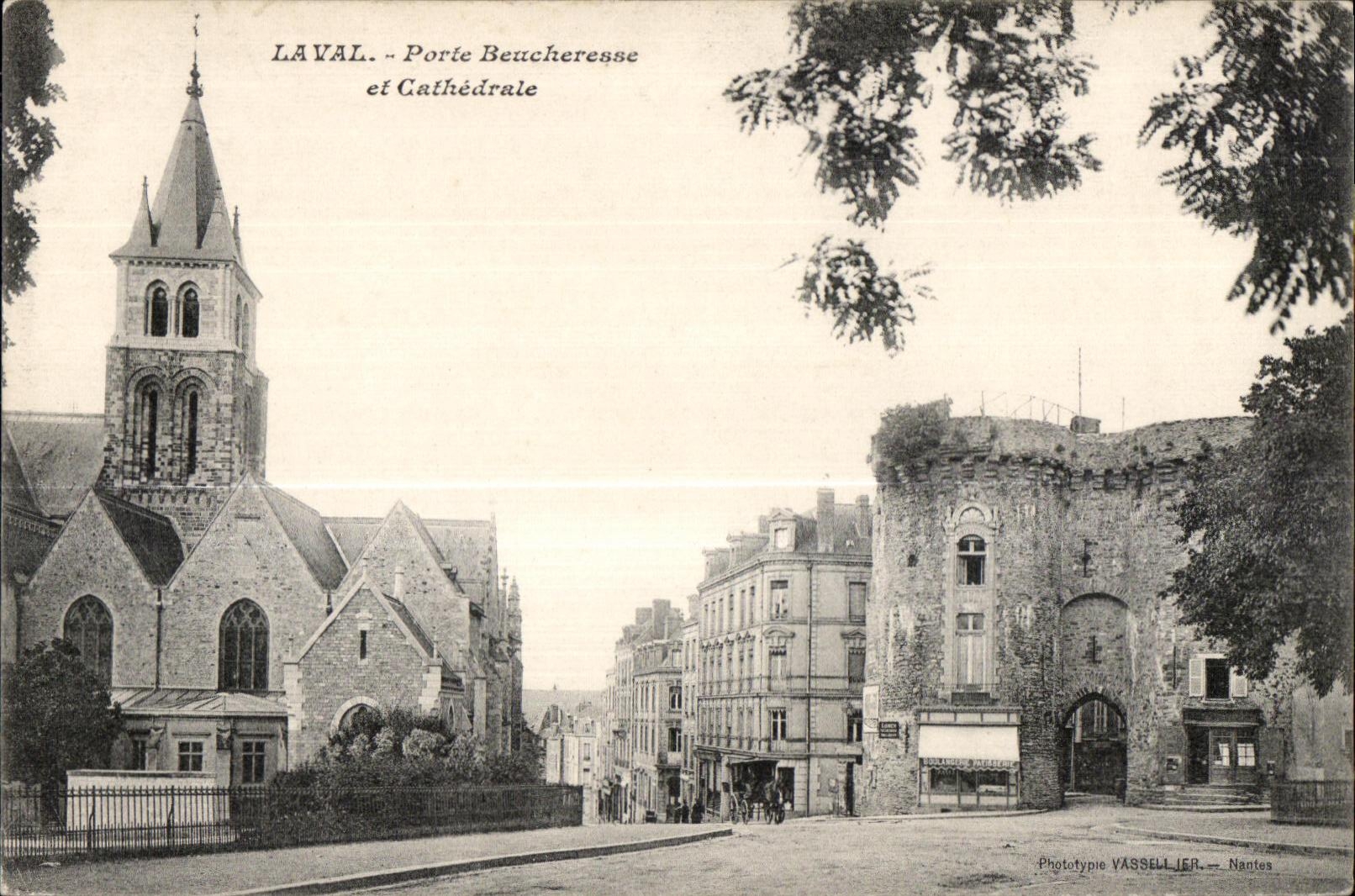 CPA Laval lleva beucheress y la catedral