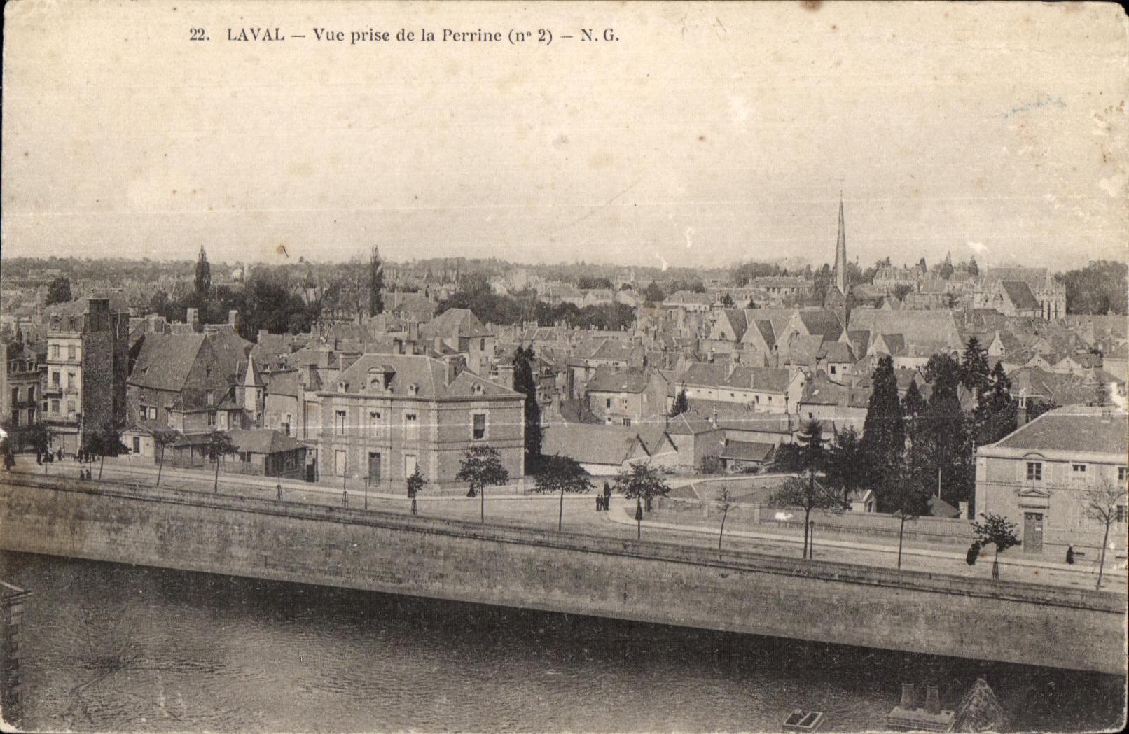 CPA Laval visto del perrine