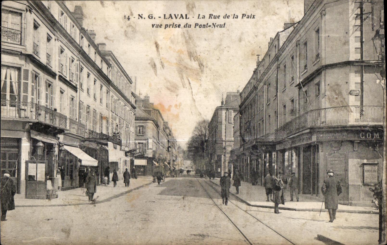 CPA Laval la calle de la paz vista del nuevo puente