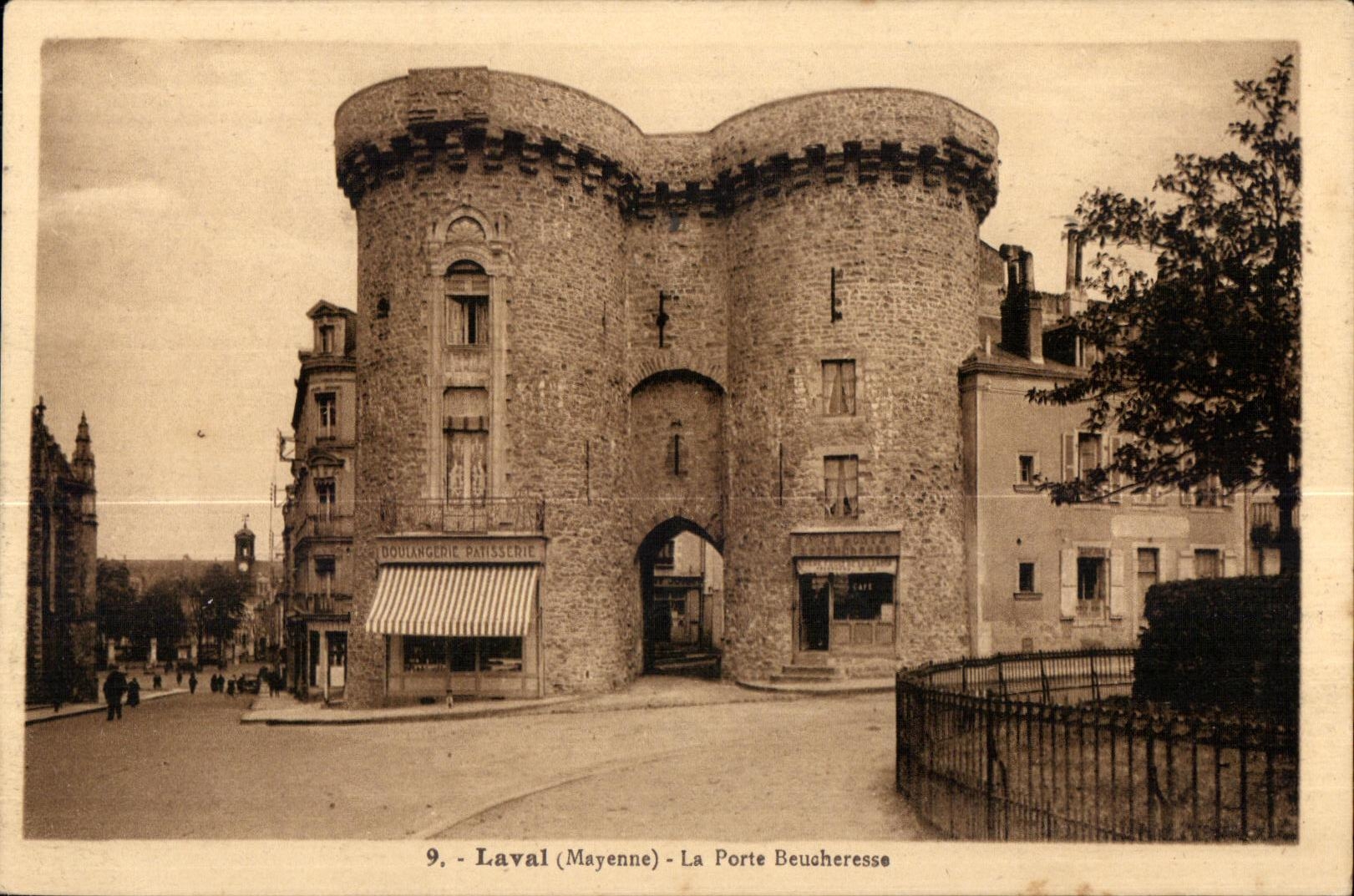 CPA Laval Mayenne los beucheress de la puerta