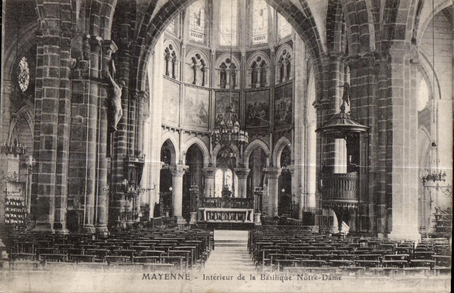 CPA Mayenne interior de la basilica nuestra senora