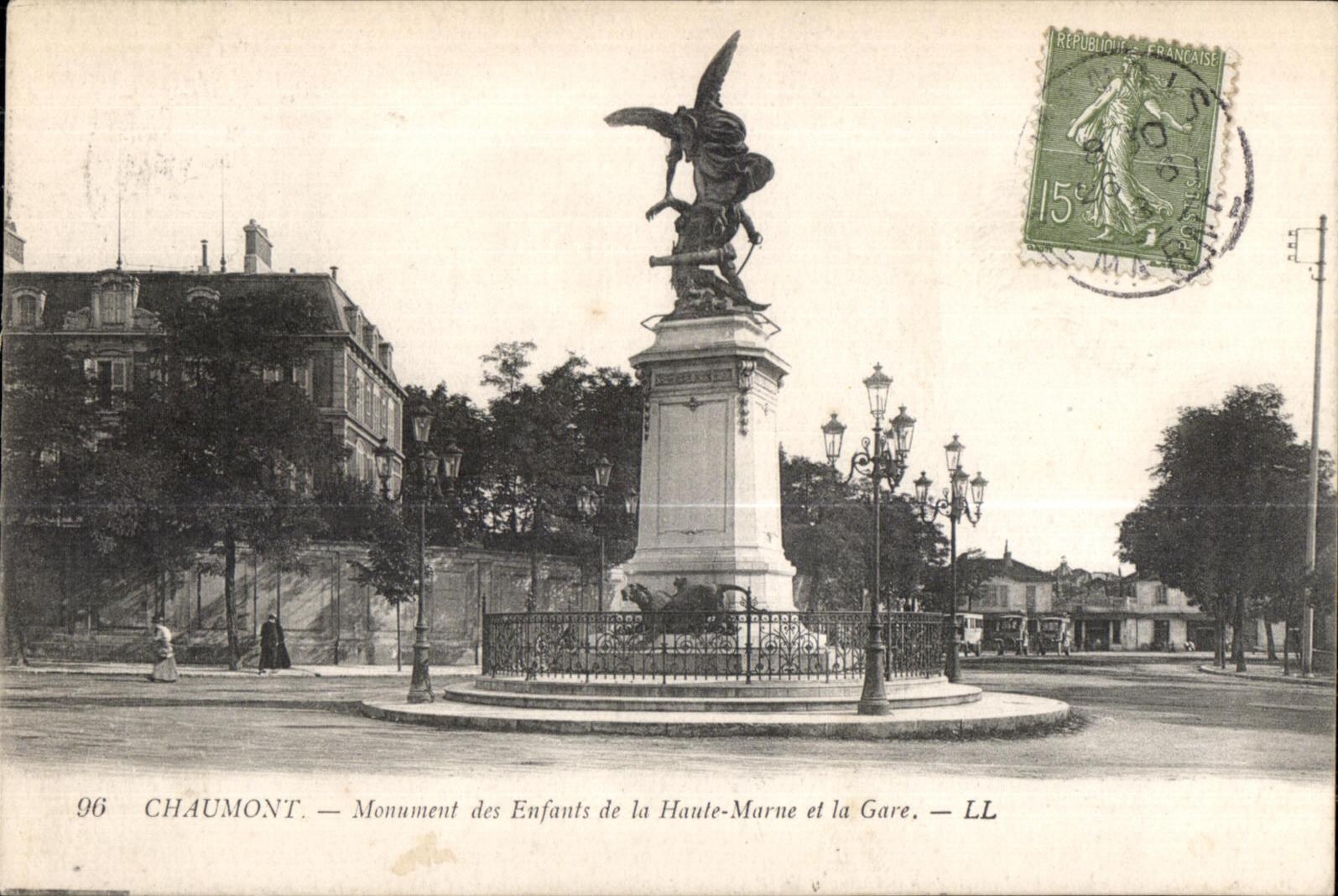 CPA Chaumont monument des Enfants La Haute Marne et la Gare