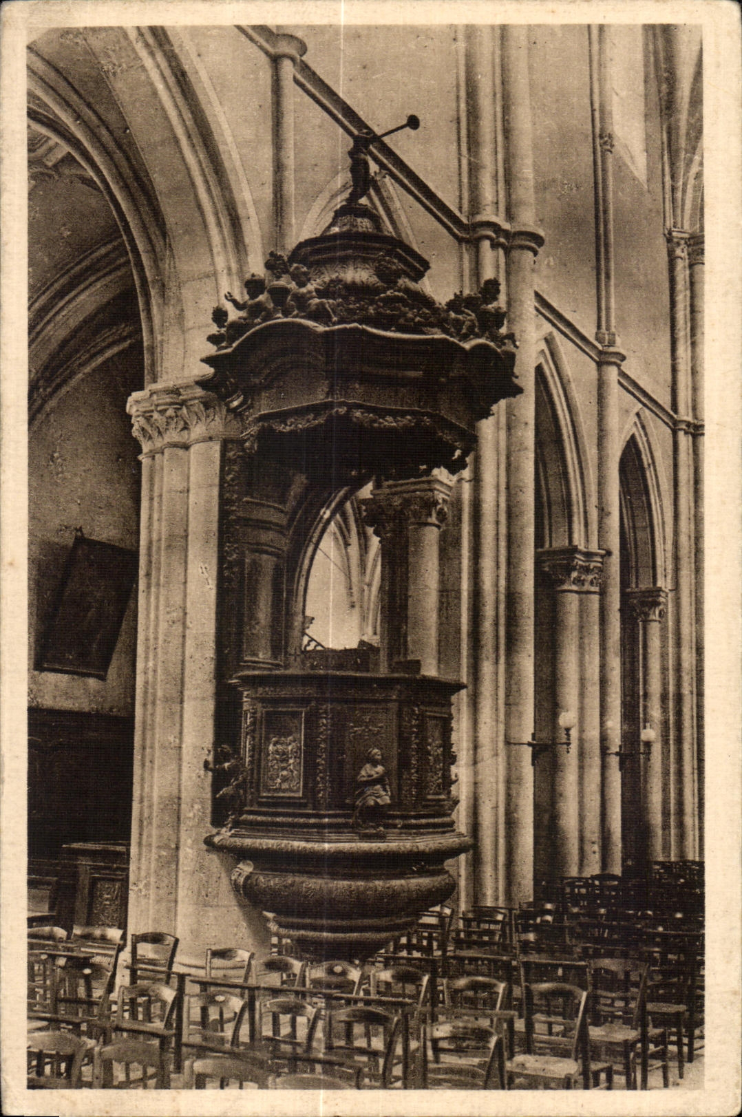 CPA Chaumont Eglise St Jean La Chaire du Sculpteur Bouchardon