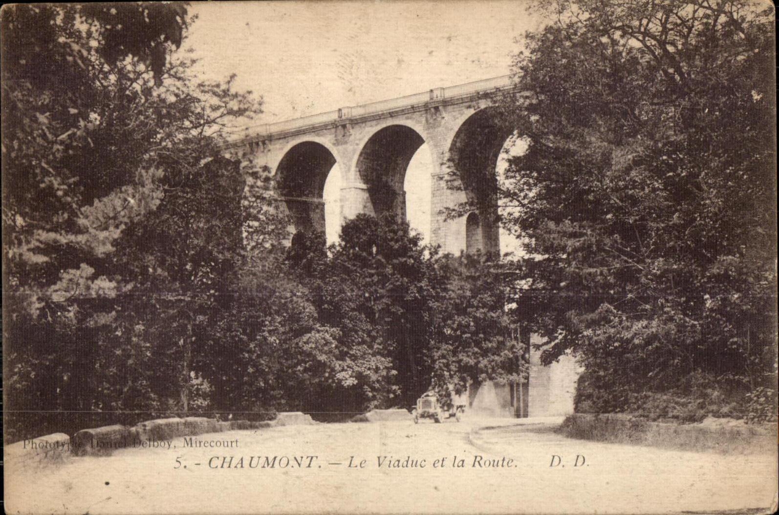 CPA Chaumont Le Viaduc et la Route