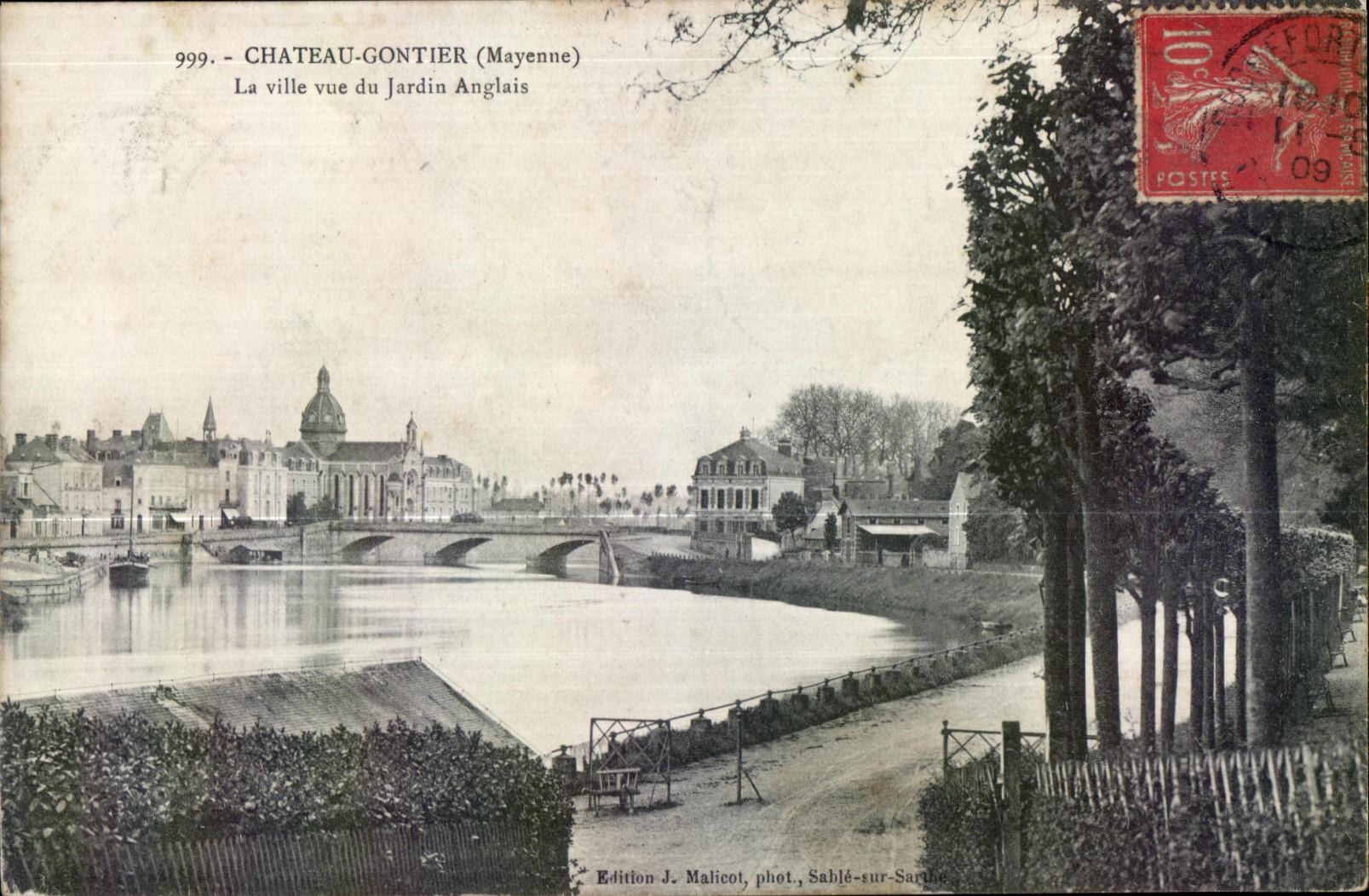 CPA Castle Gontier (Mayenne) the City Seen of the English Garden