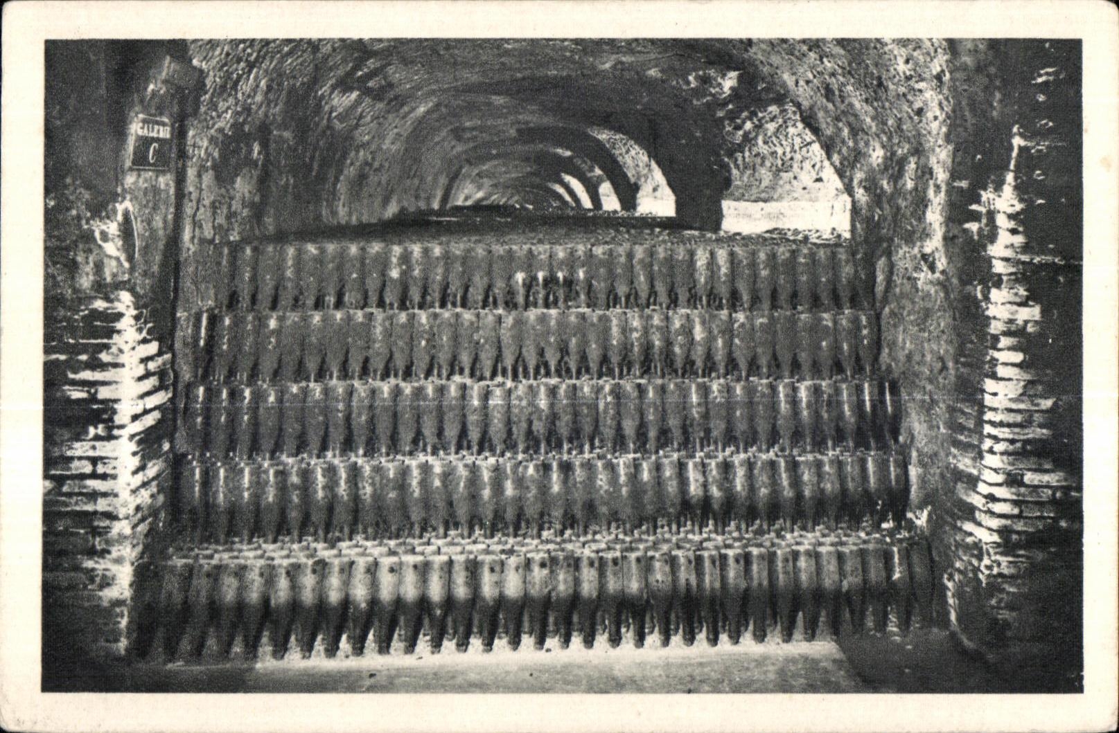 CPA a Mass of 120 000 bottles Moet   Chandon Champagne