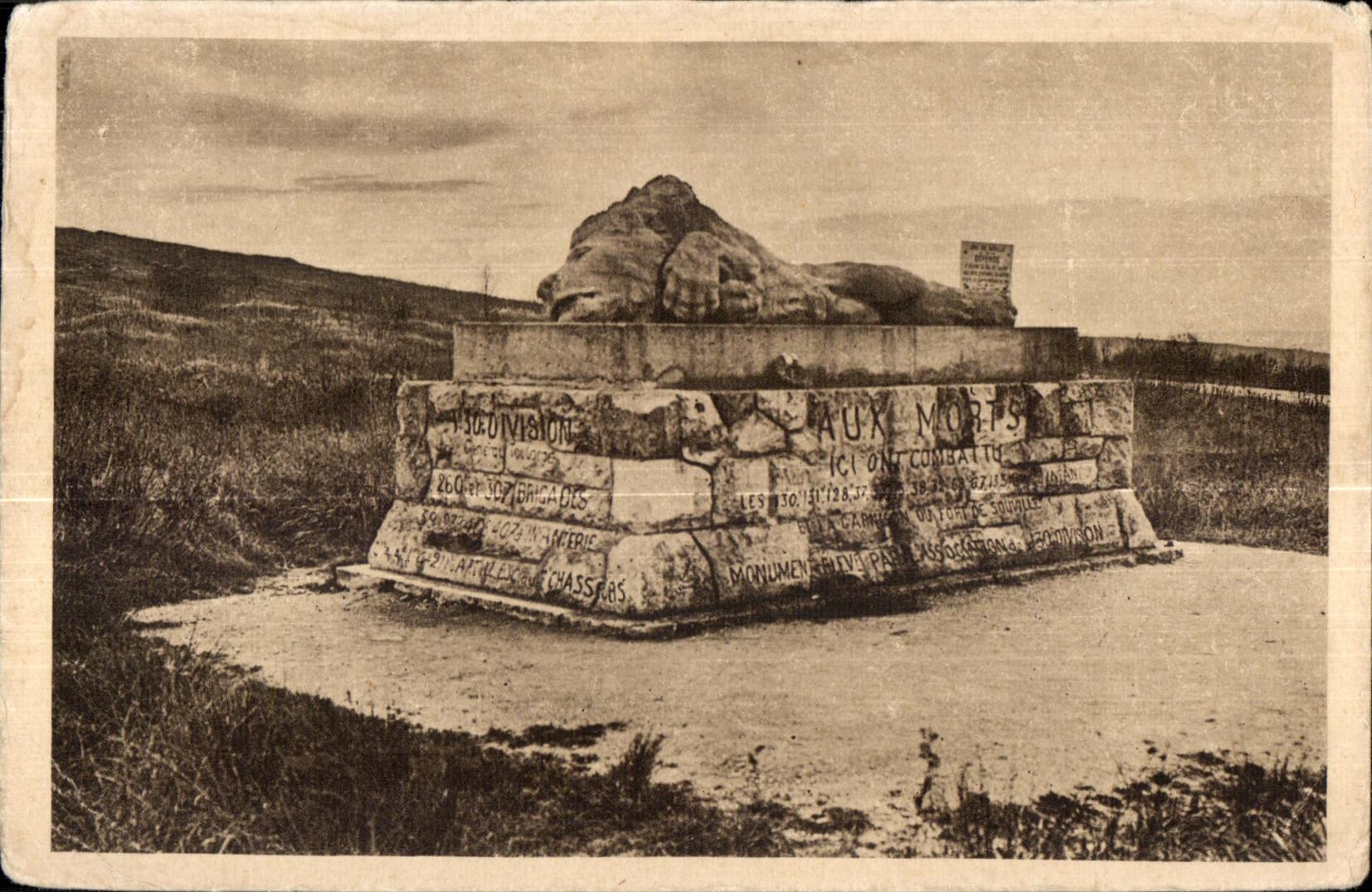 CPA Monument raised with the Crossroads Sainte Fine by Association of the 130e Division (General Toulorge)