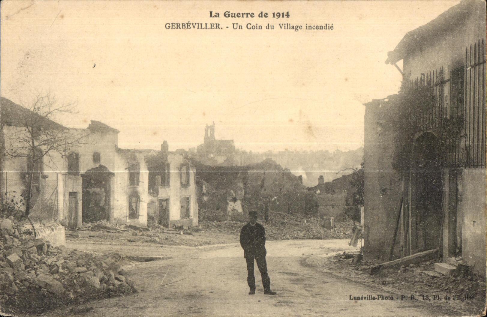 CPA Militaria CPA the War of 1914 Gerbeviller a Corner of the village sets fire to