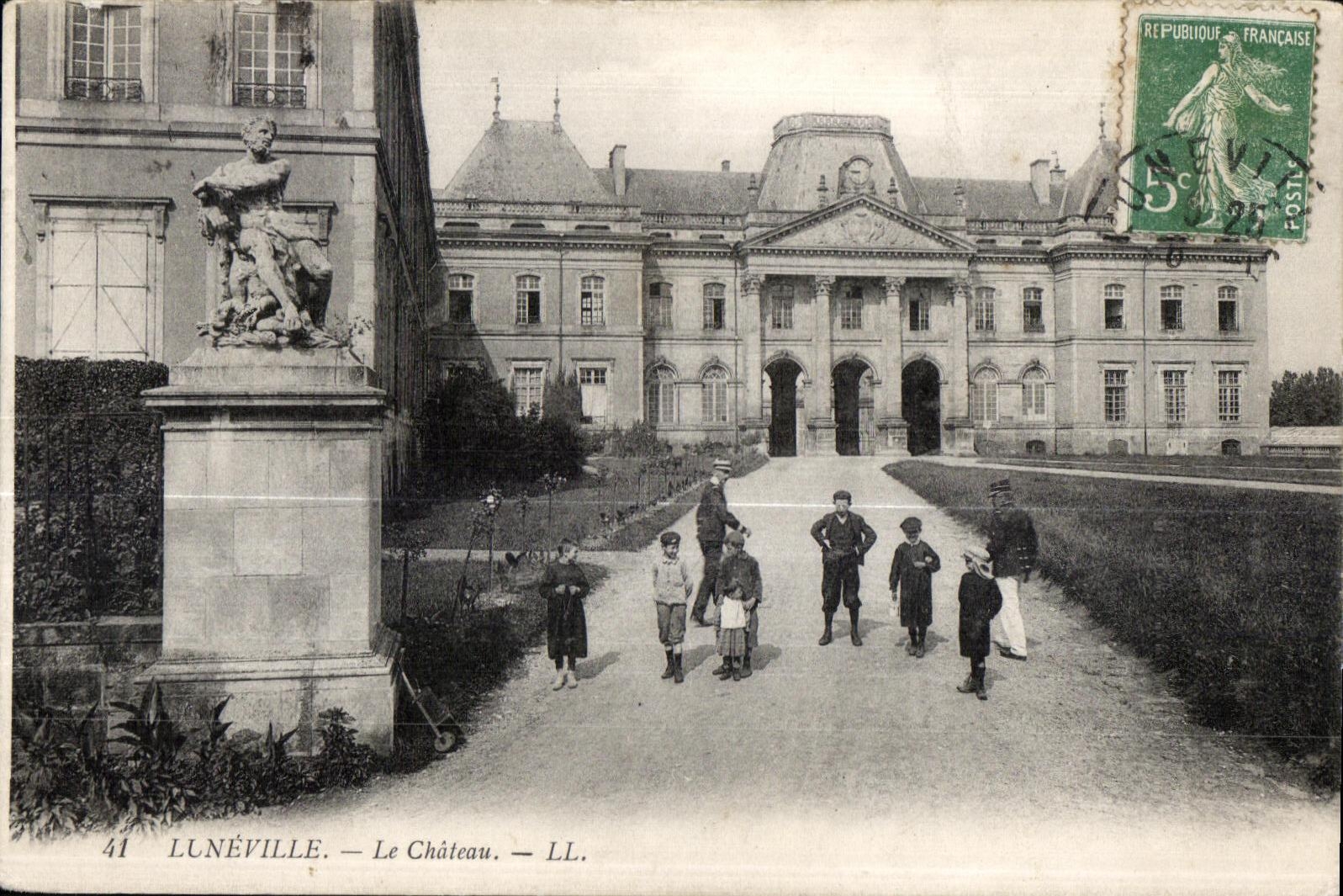 CPA Militaria CPA Luneville the Castle Children