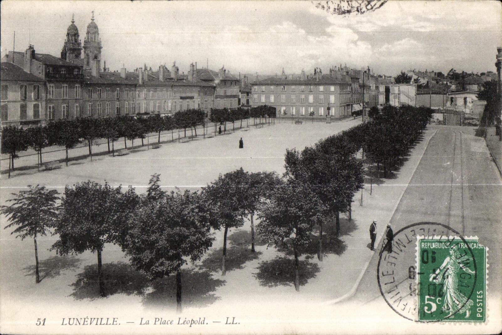 CPA Militaria CPA Luneville the Leopold Place