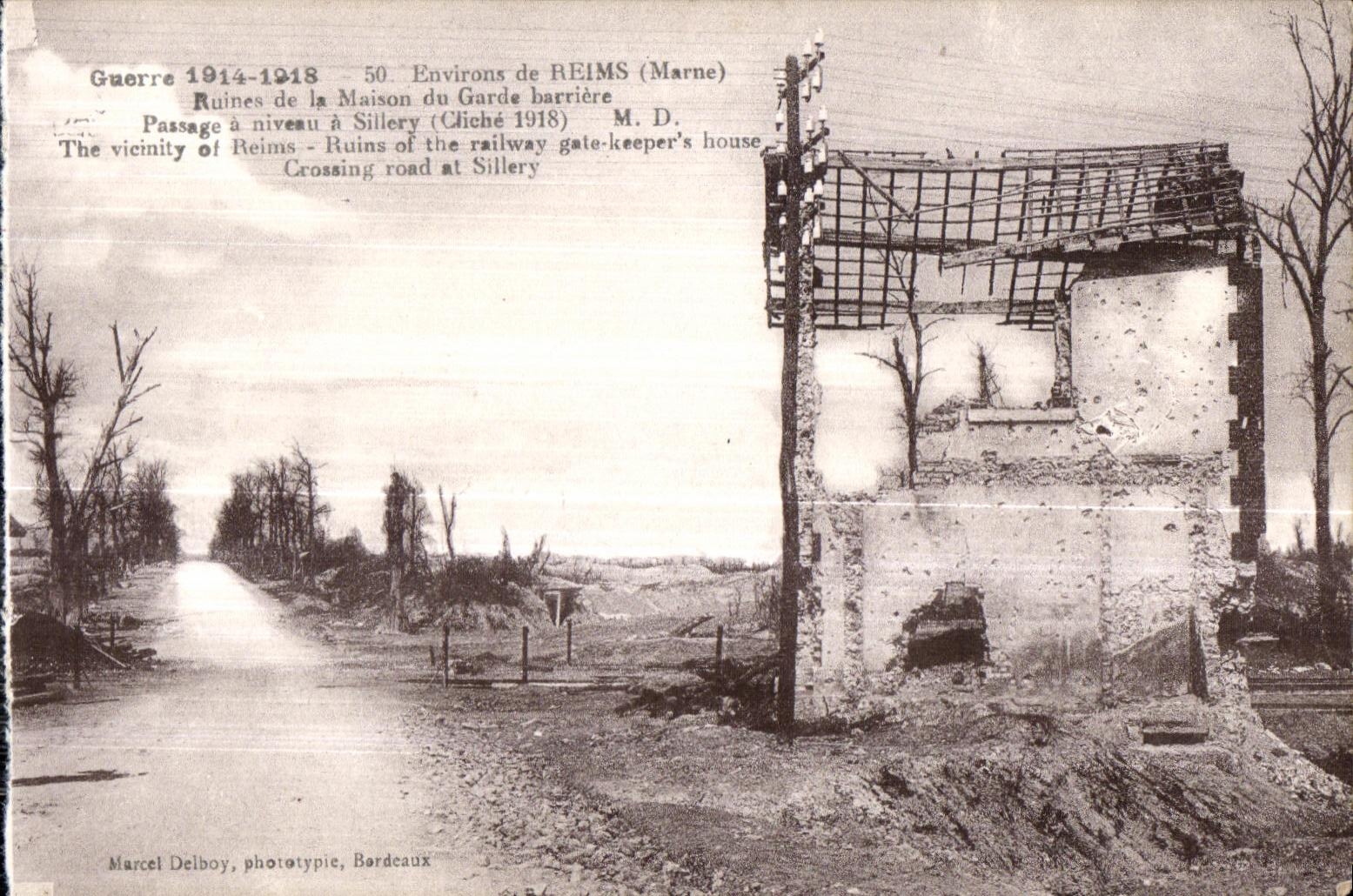 CPA Reims Surroundings of Line of Reims Ruins of the house of the guard Militaria barrier