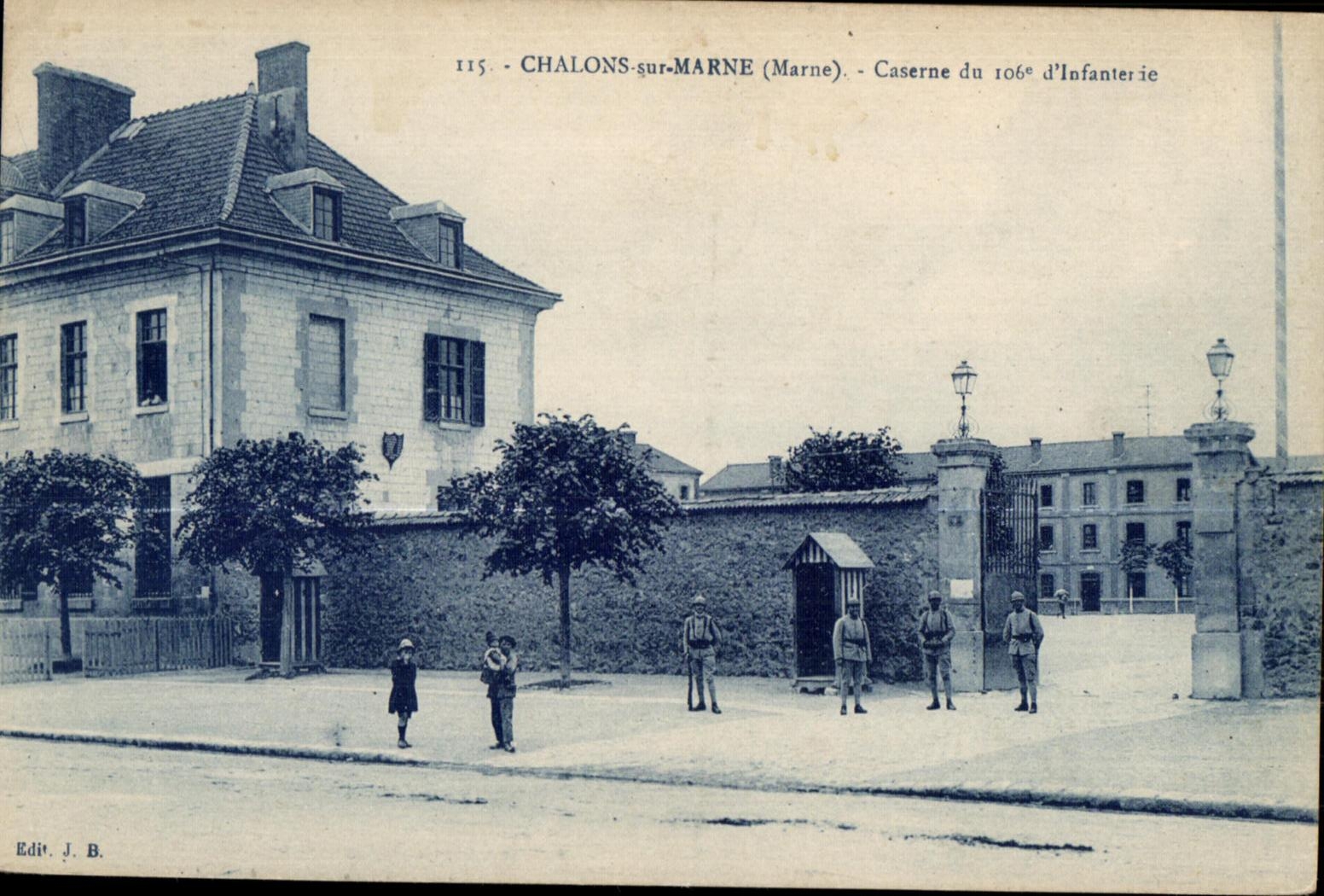 CPA Trawl-nets on the Marne (the Marne) Barracks of the 106eme Militaria Infantry