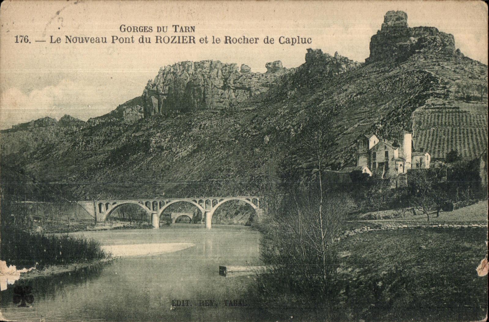 Gorges Du Tarn Le Nouveau Pont du Rozier et le Rocher de Capluc