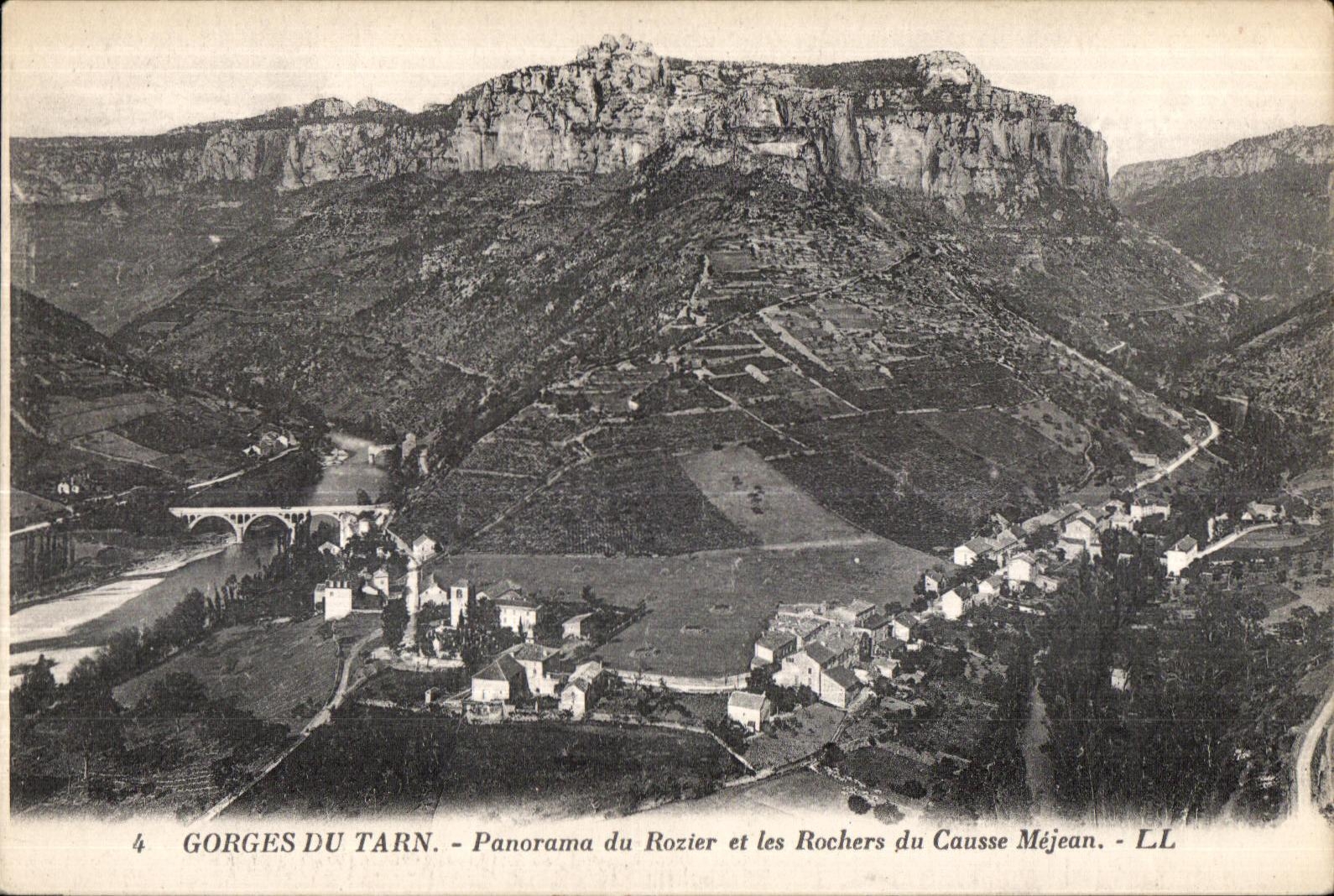 Gorges Du Tarn Panorama du Rozier et les Rochers du Causse Mejean