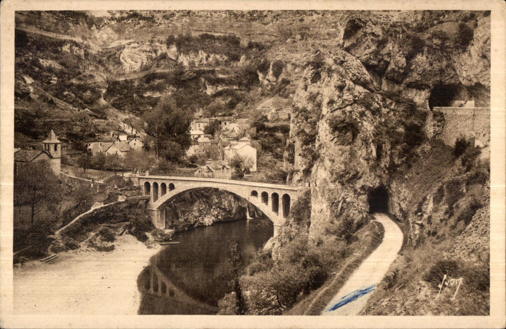 Gorges Du Tarn Le Tarn a Saint Chely Lozere