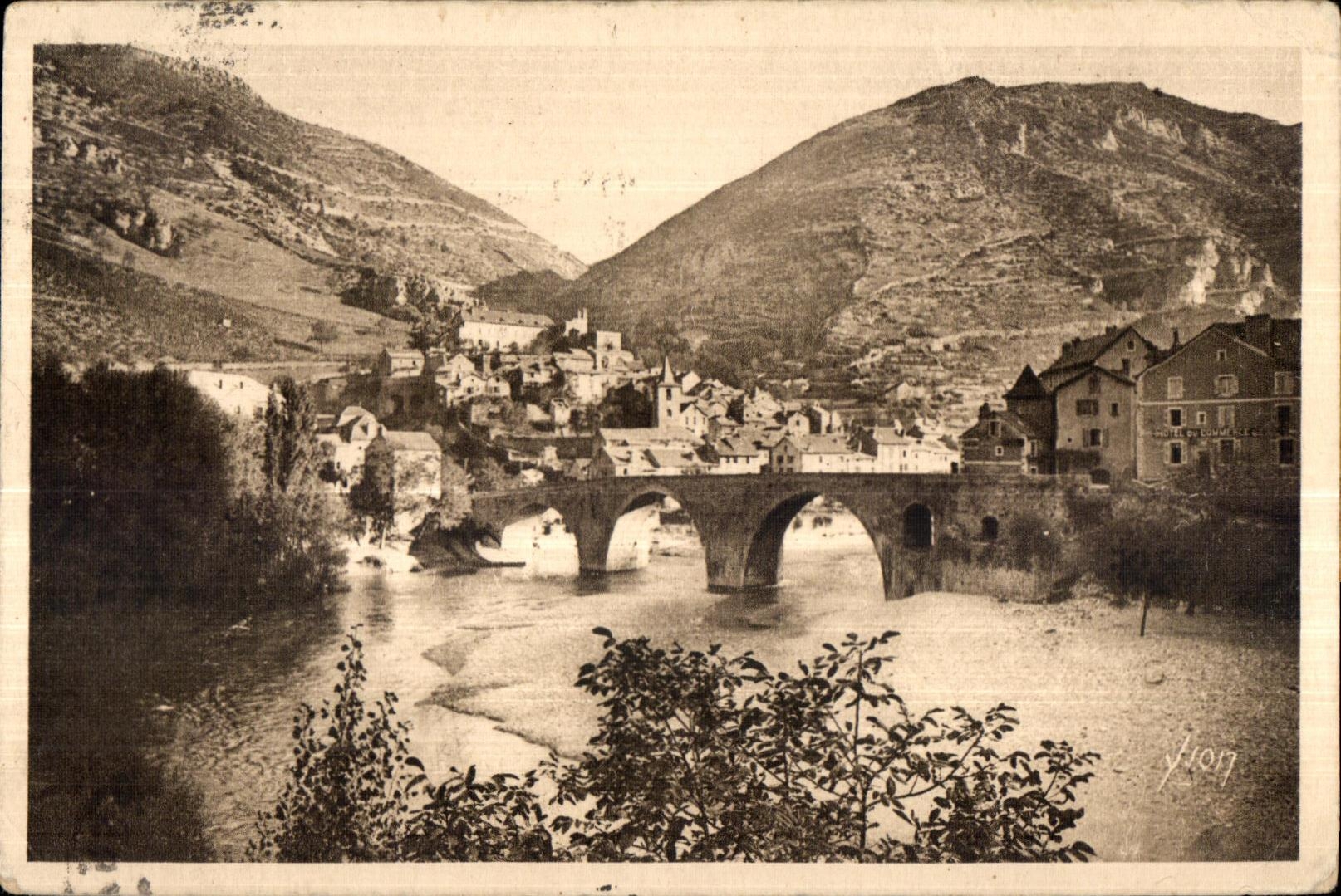 Sainte Enimie Lozere Occupe une situation remarquable un detour du Tarn