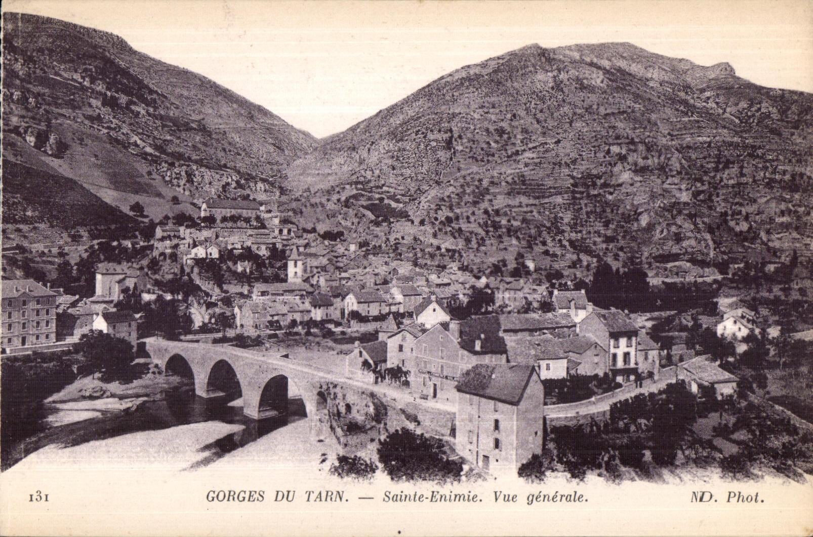 Gorges Du Tarn Sainte Enimie Vue generale