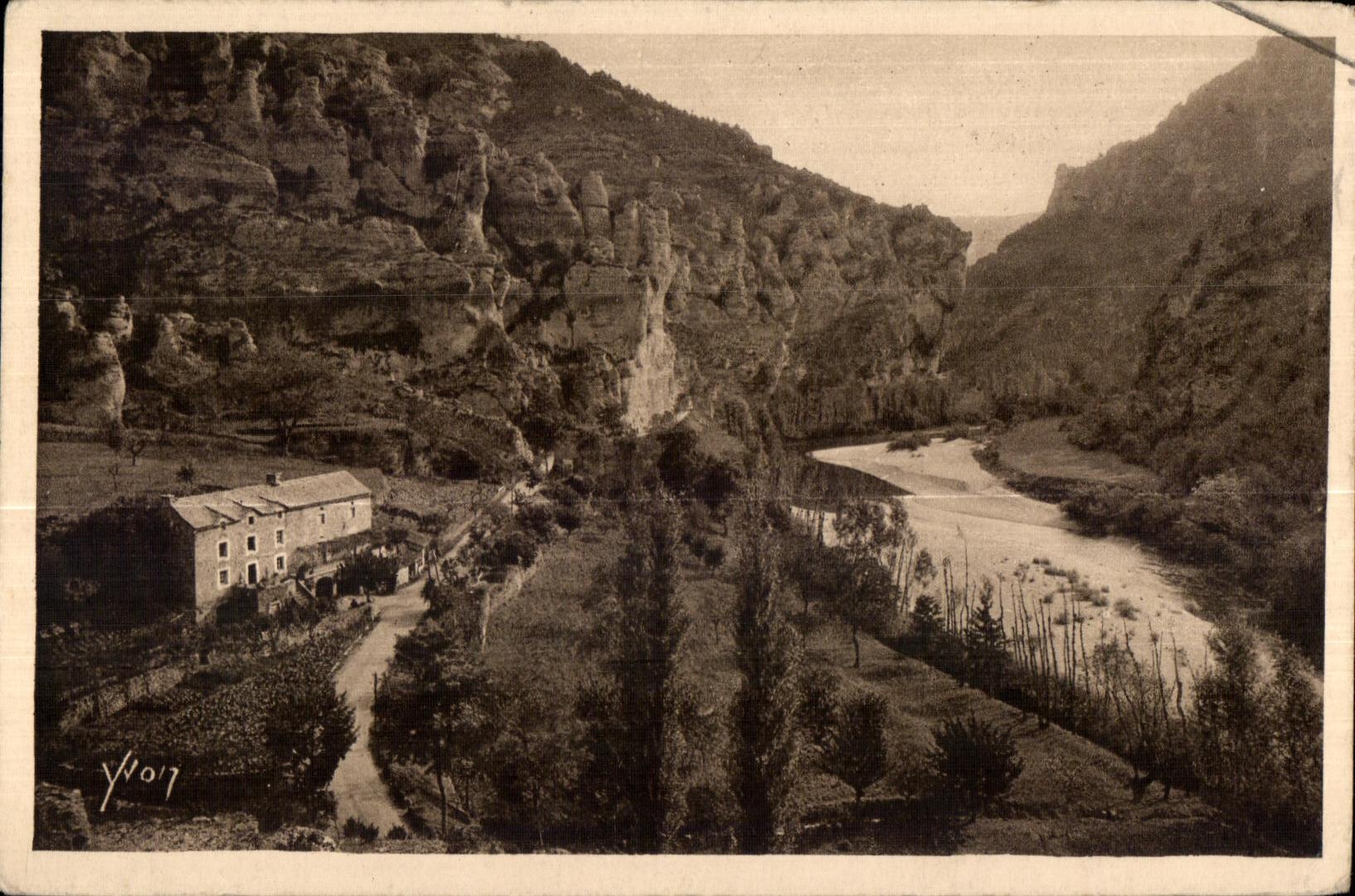 CPA Gorges du Tarn Vue prise de I Elrnitage de St Hilaire (Lozere)