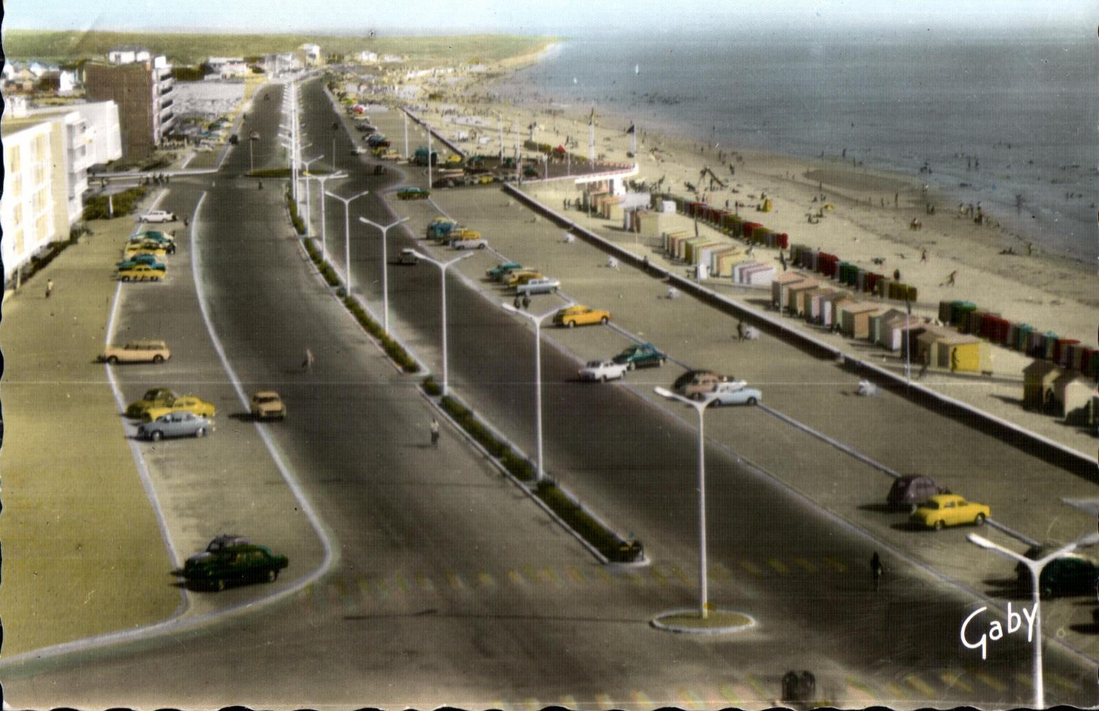 CPSM Saint jean de monts (Vendee) la plage et le remblai