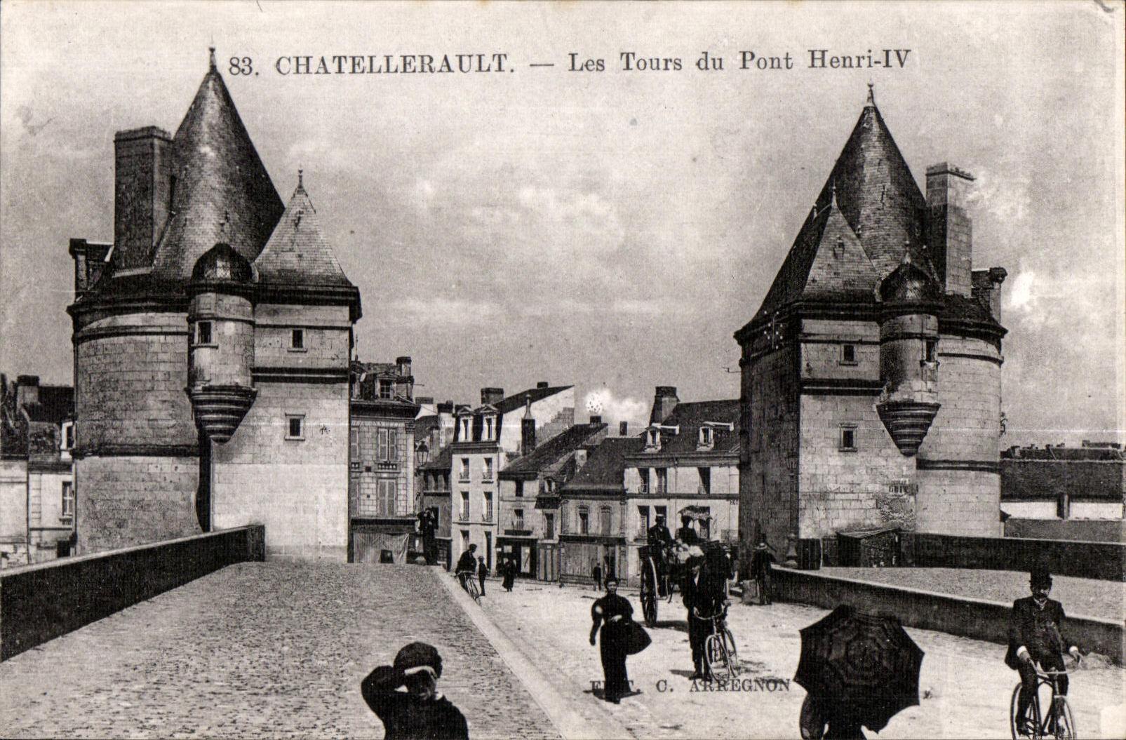 CPA Chatellerault Les Tours du Pont Henri IV