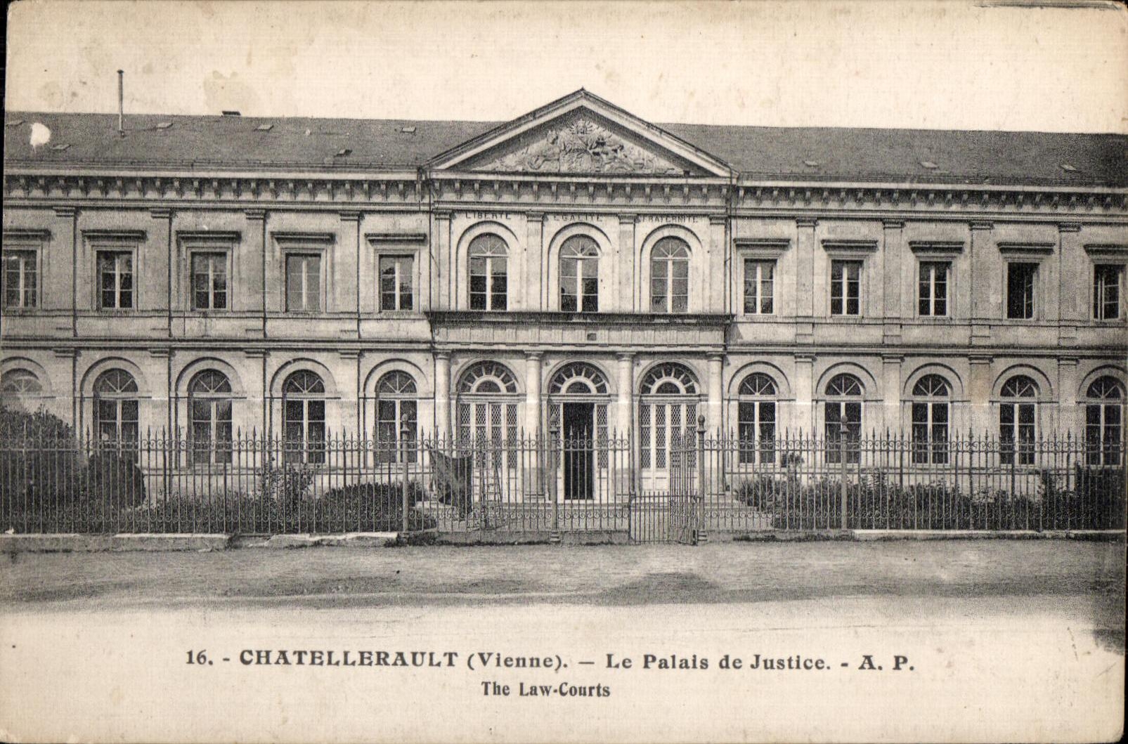 CPA Chatellerault (Vienne) Le Palais de Justice A P The Law Courts