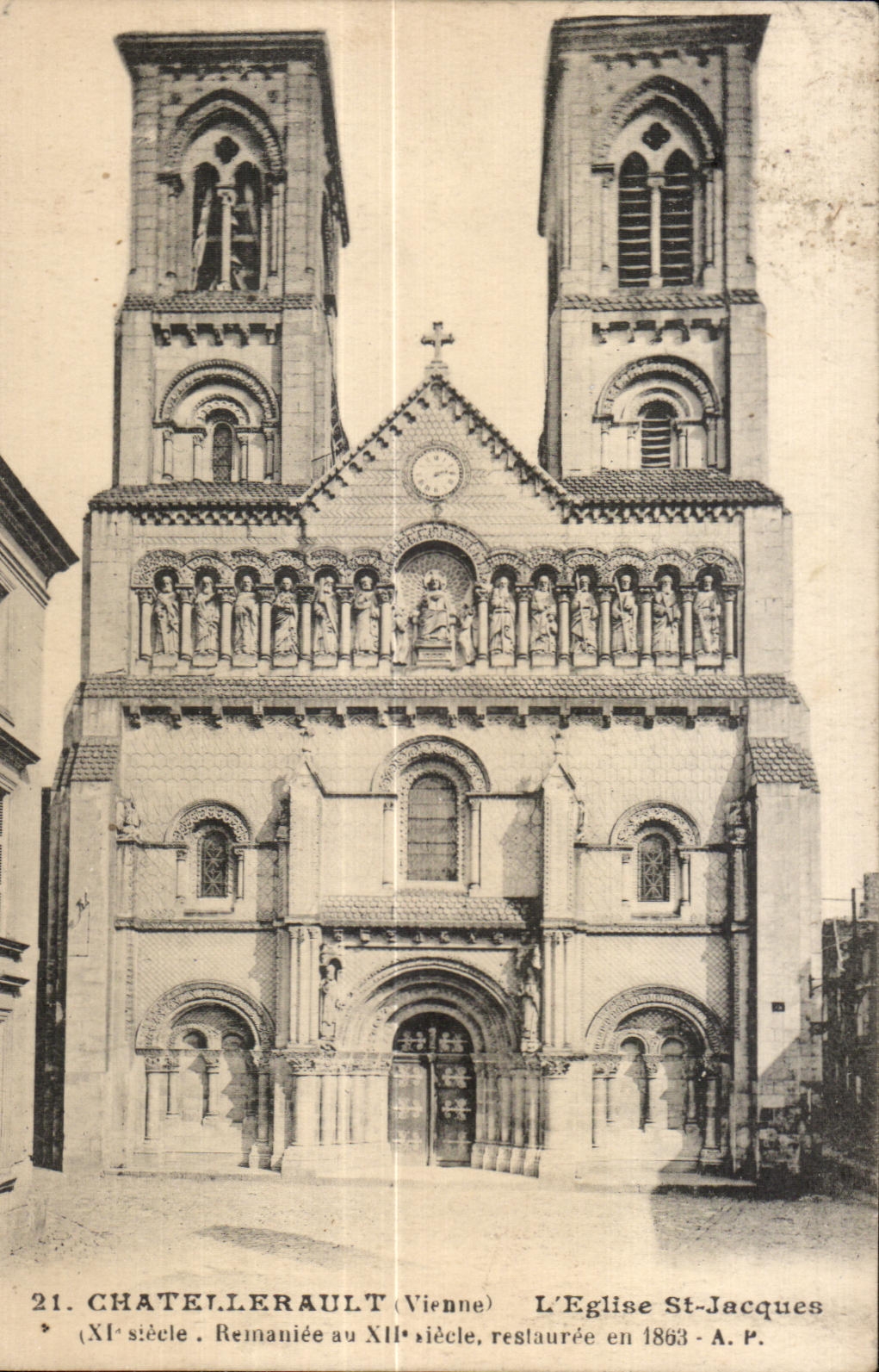 CPA Chatellerault (Vienne) L Eglise St Jacques (XI stecle Reinaniee au XII siecle reslauree en