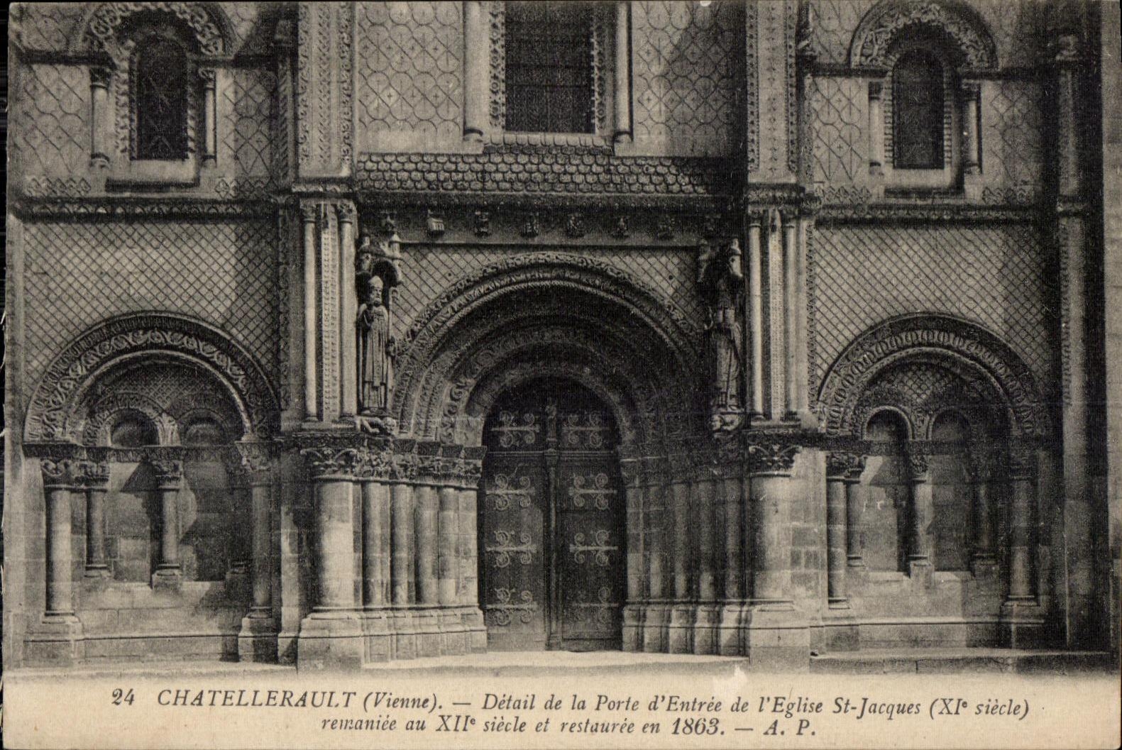 CPA Chatellerault (Vienne) Detail de la Porte d Entree de l Eglise St Jacques (XI siecle)