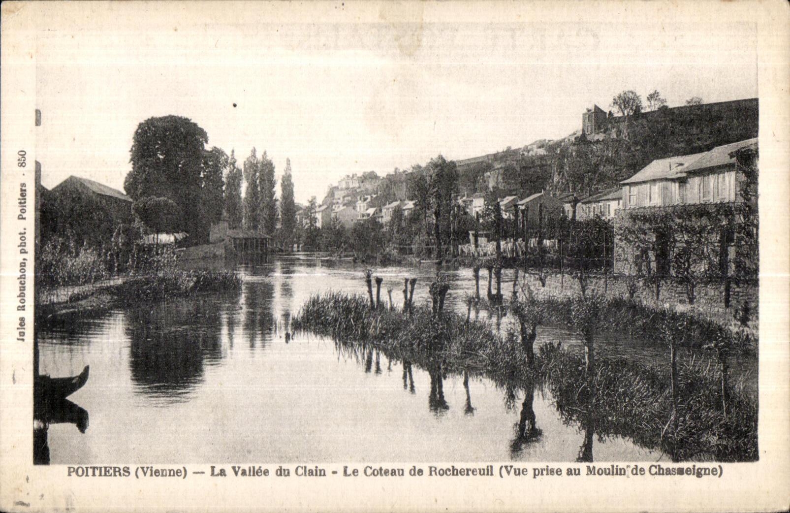 CPA Poitiers (Vienne) La Vaille du Clain Le Coteau de Rochereuil (Vue prise au Moulin de Chasseigne)