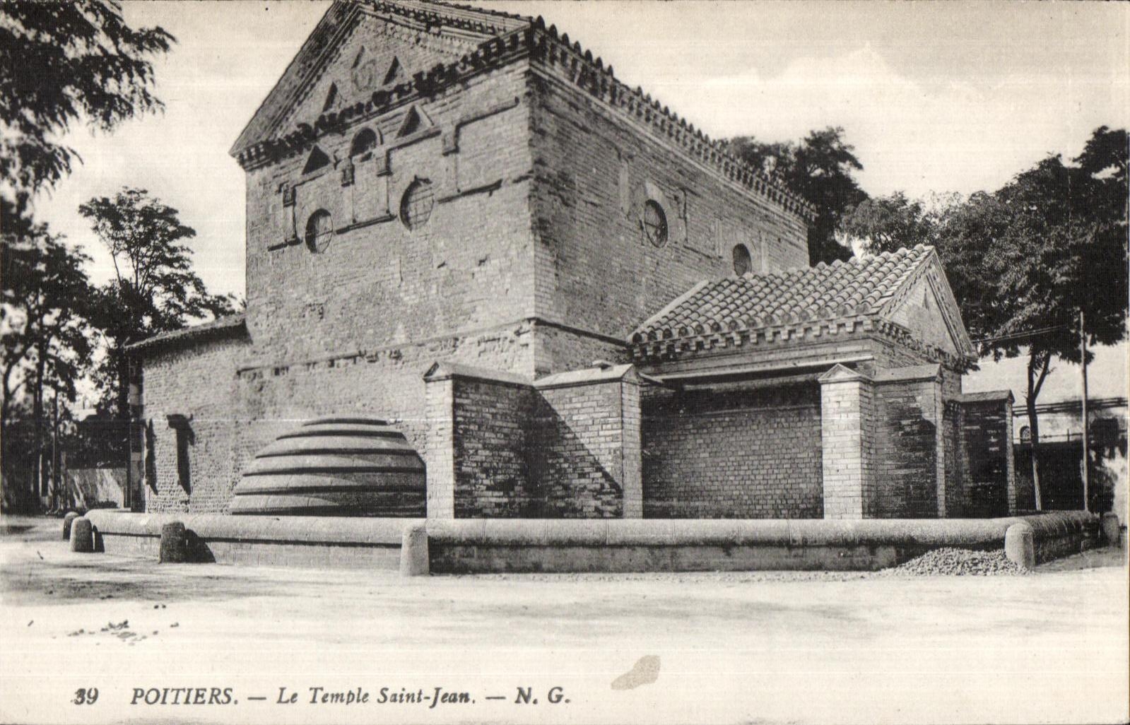 CPA Poitiers Le Temple Saint Jean