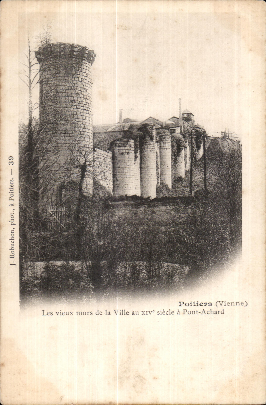 CPA Poitiers (Vienne) Les vieux murs de la Ville au XVi siecle a Pont Achard