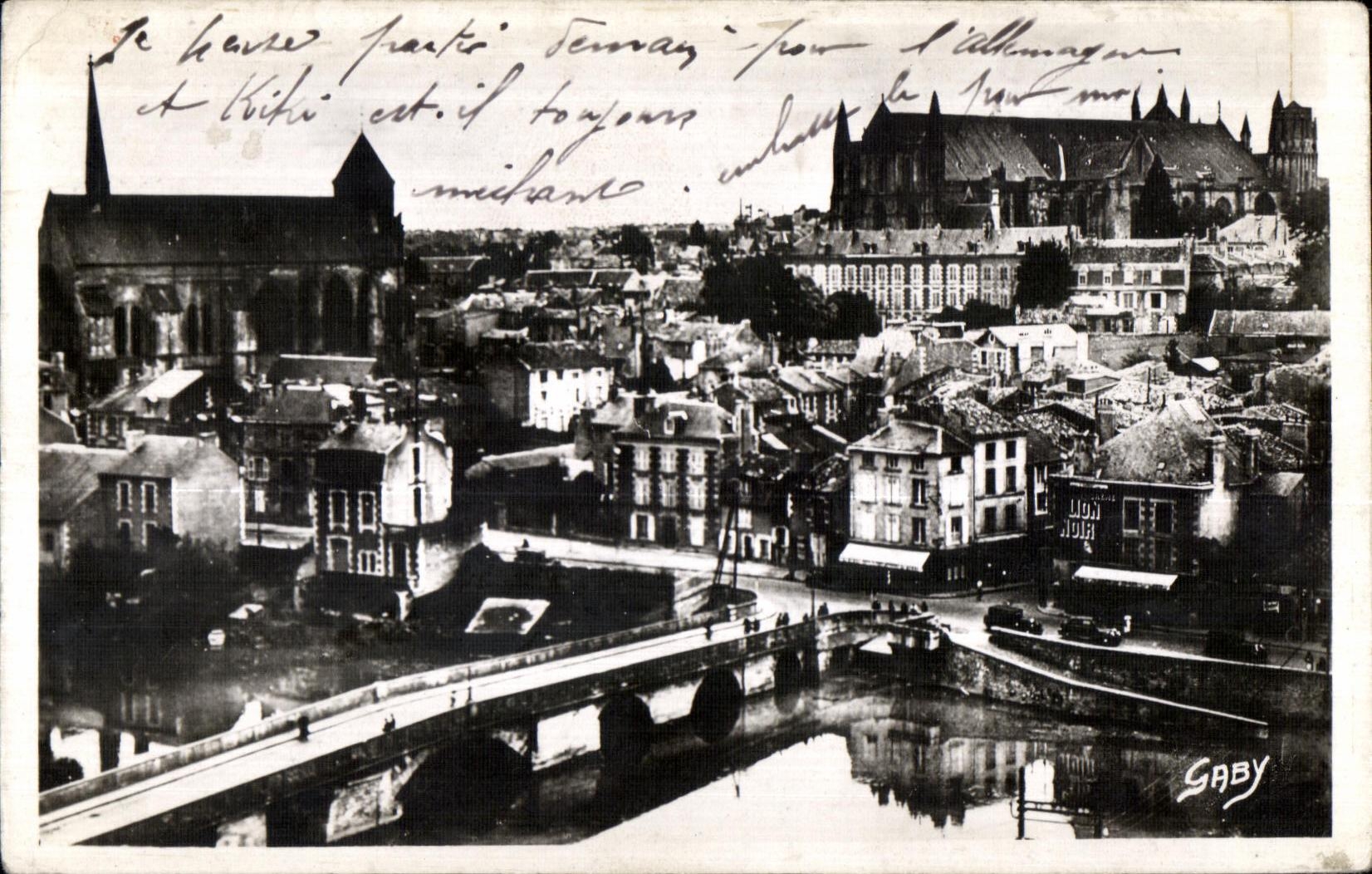 CPA Poitiers (Vienne) Pont Joubert sur le Clain A gauche Eglise Ste Radedegende