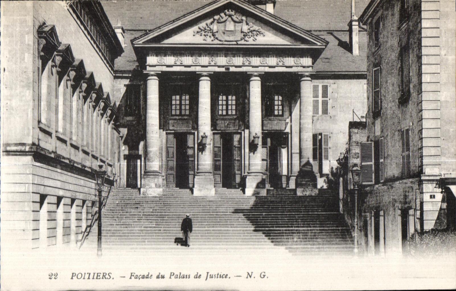 CPA Poitiers Facade du Palais de Justice