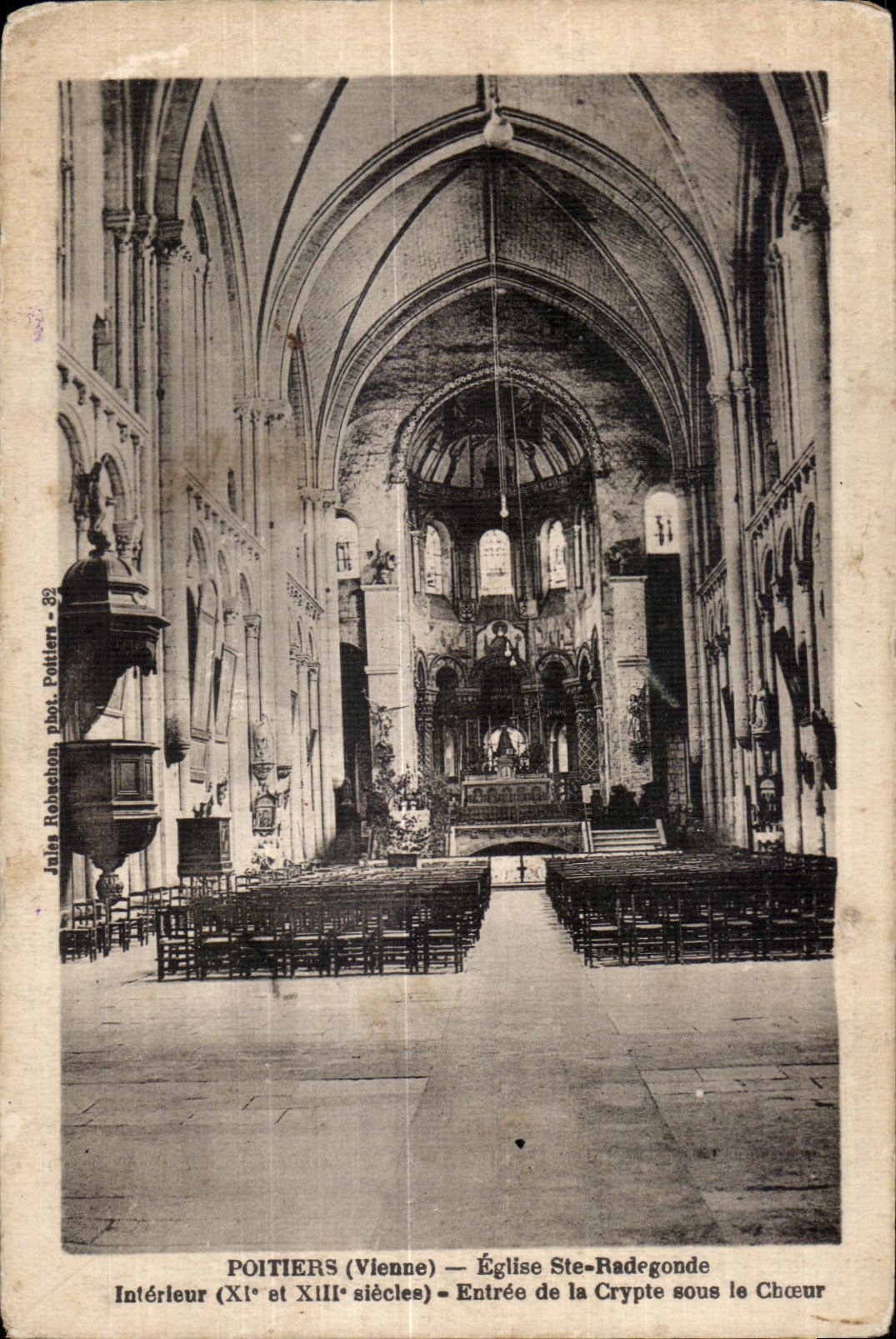 CPA Poitiers (Vienne) Eglise Ste Radegonde Interieur (XI et XIII Siecle) Entree de la Crypte sous le 