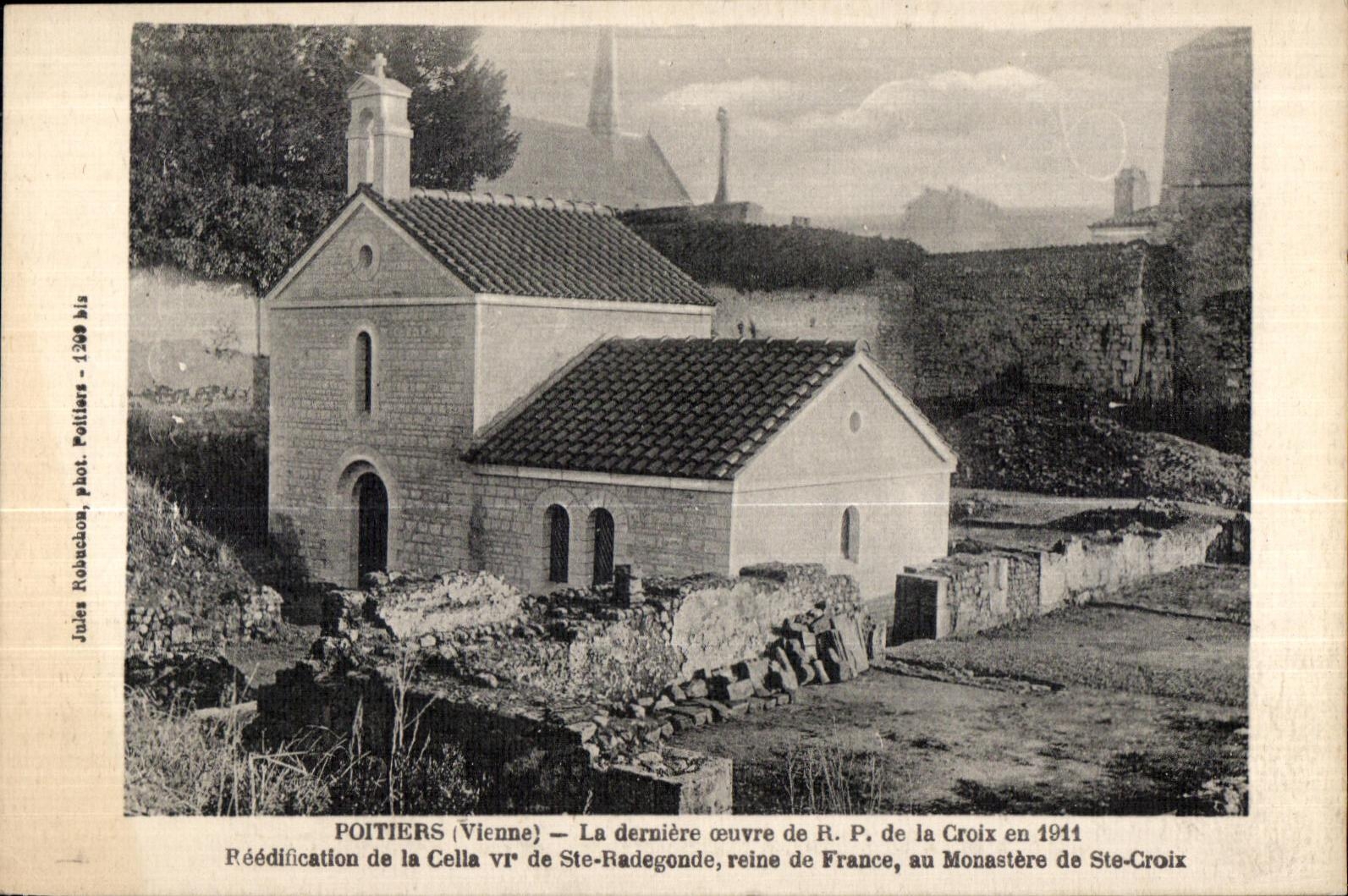CPA Poitiers (Vienne) La derniere oeuvre de RP de la Croix en 1911