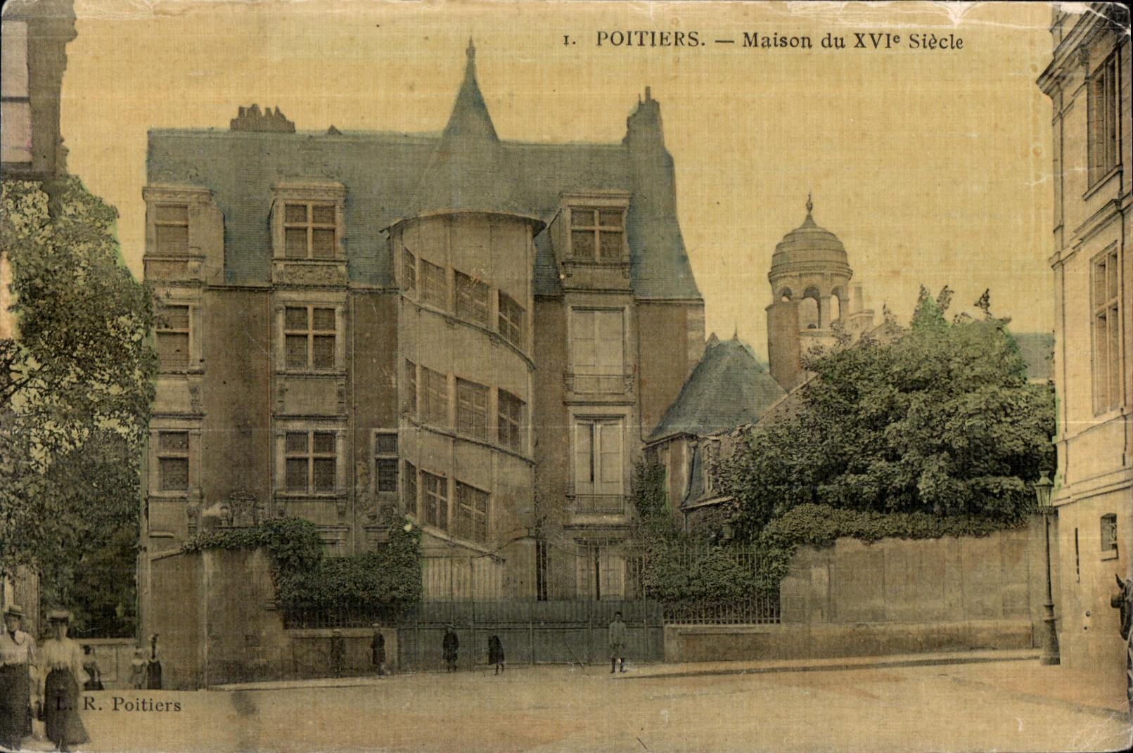 CPA Poitiers Maison du XVI siecle